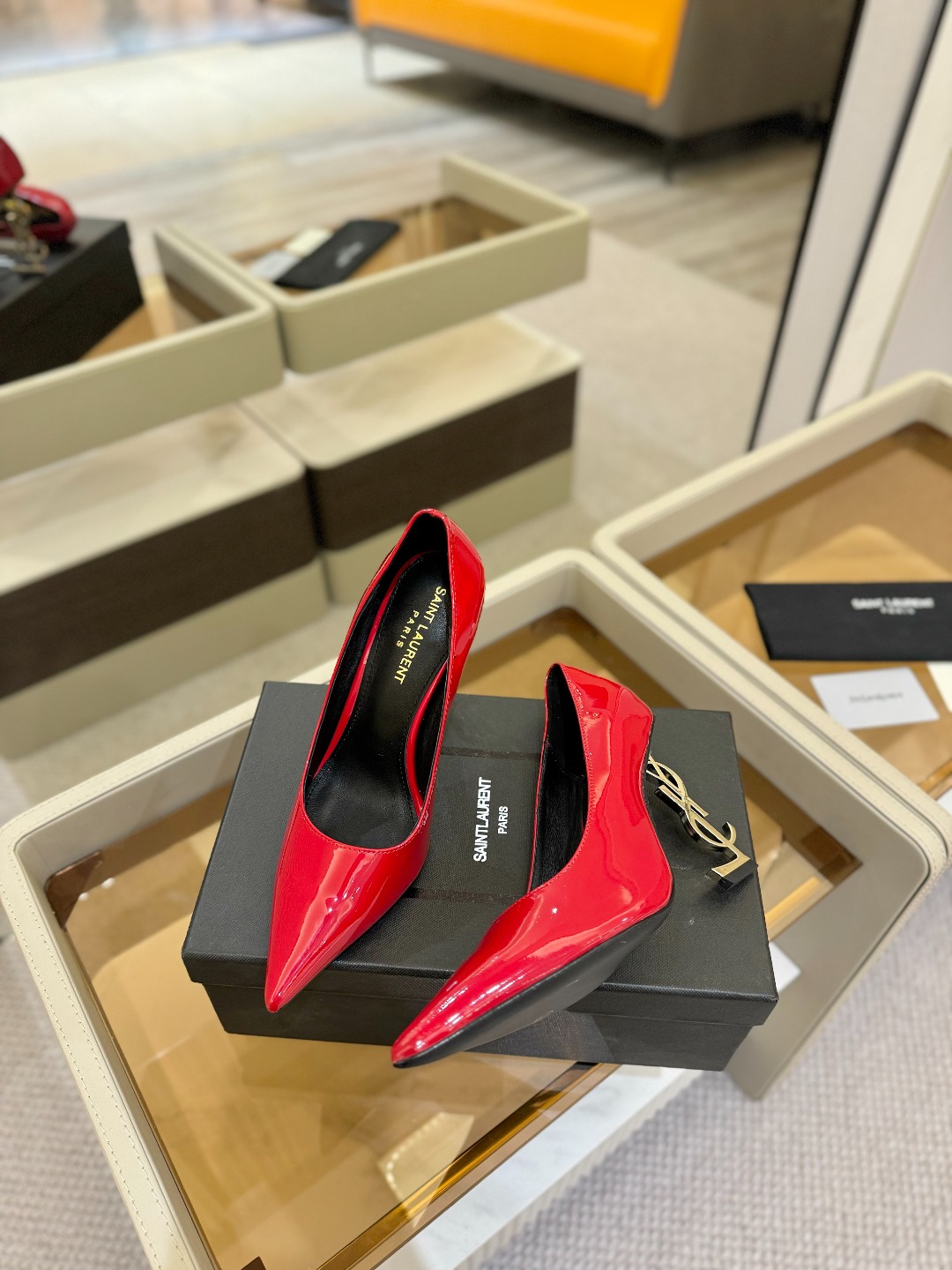 
【Saint Lauren  YSL圣罗兰】
圣罗兰ysl 春夏｜高跟鞋新品🆕
绝美 精致 优雅！上脚