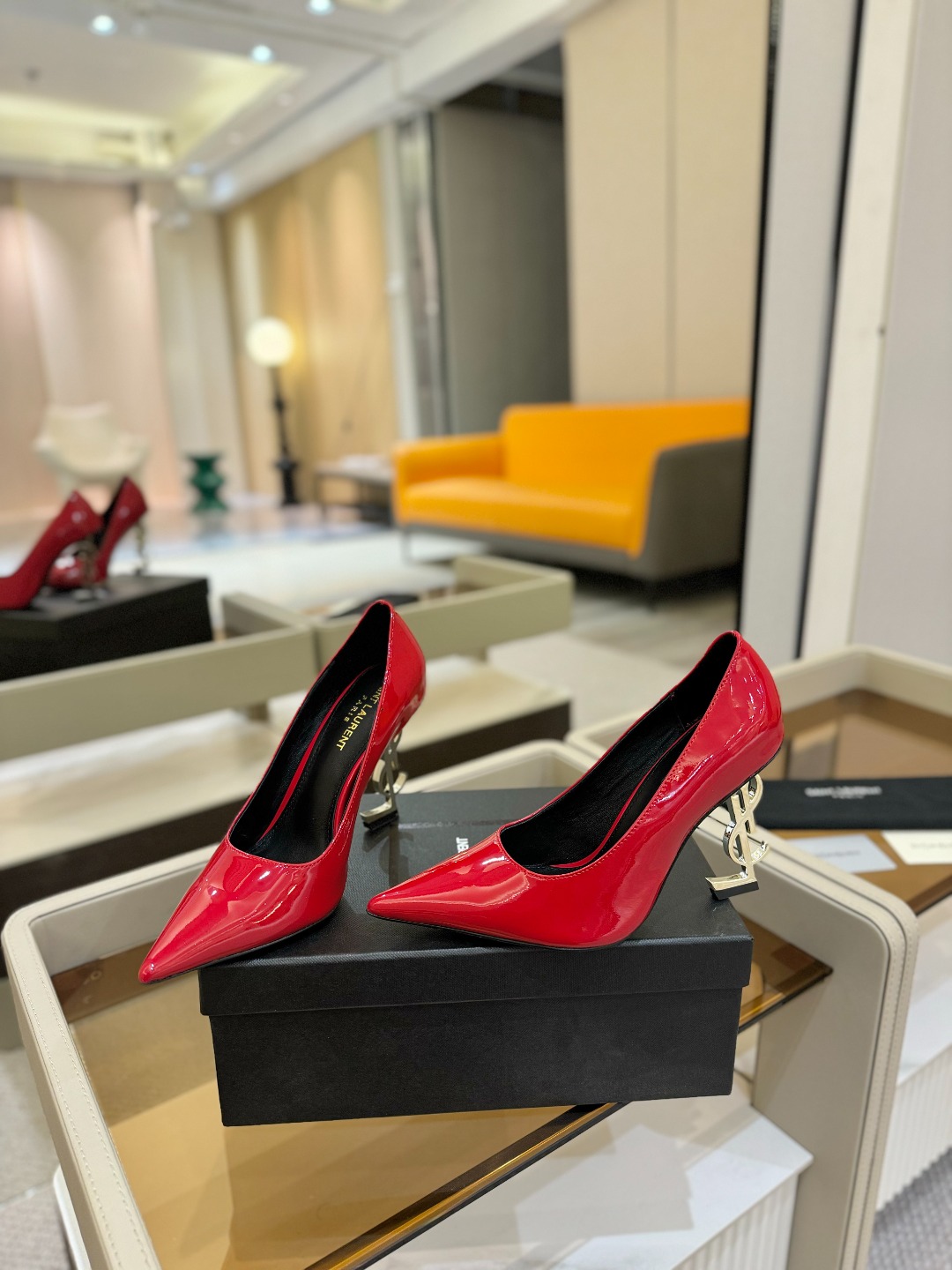 
【Saint Lauren  YSL圣罗兰】
圣罗兰ysl 春夏｜高跟鞋新品🆕
绝美 精致 优雅！上脚
