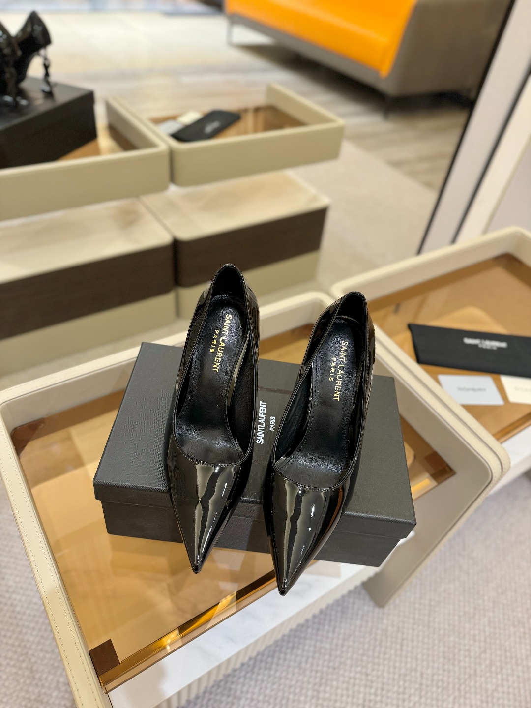 
【Saint Lauren  YSL圣罗兰】
圣罗兰ysl 春夏｜高跟鞋新品🆕
绝美 精致 优雅！上脚