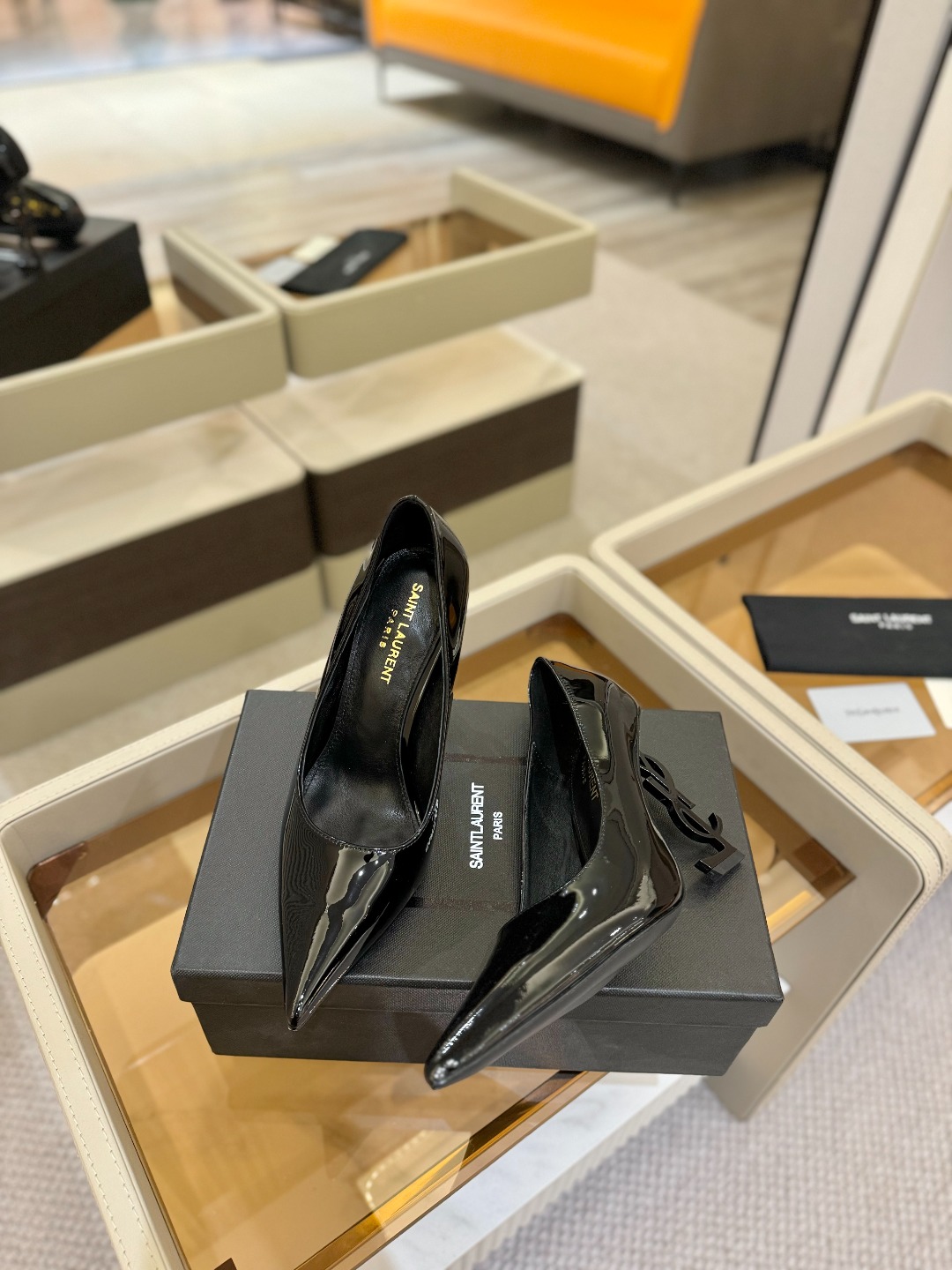 
【Saint Lauren  YSL圣罗兰】
圣罗兰ysl 春夏｜高跟鞋新品🆕
绝美 精致 优雅！上脚