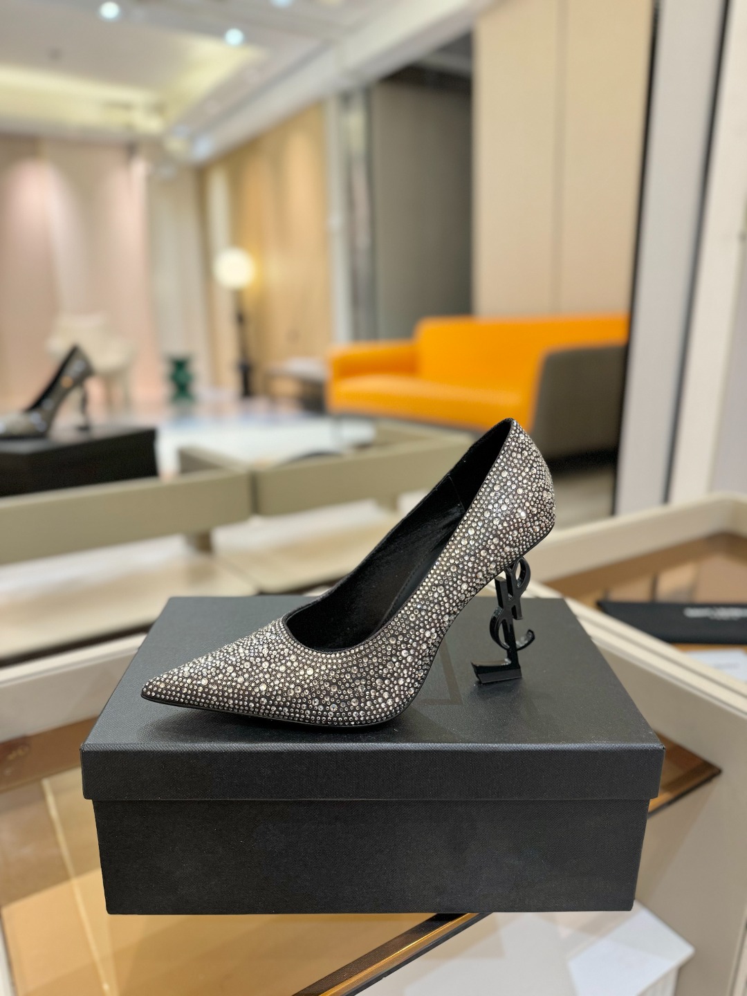 
【Saint Lauren  YSL圣罗兰】
圣罗兰ysl 春夏｜高跟鞋新品🆕
绝美 精致 优雅！上脚