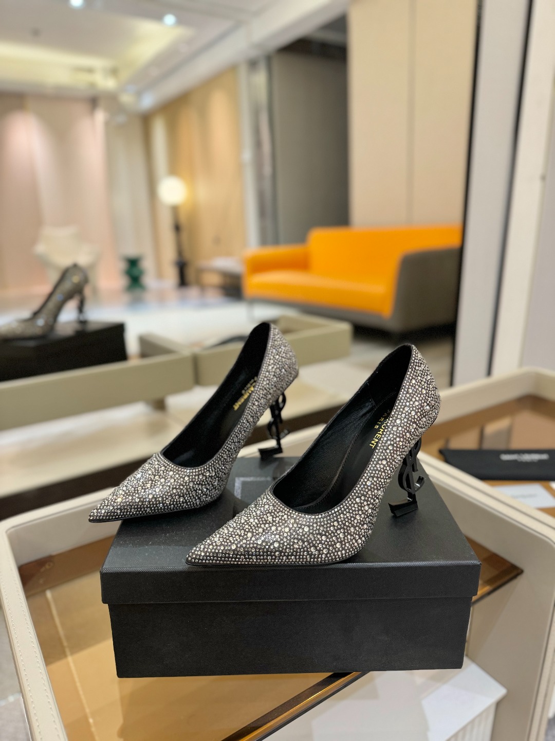 
【Saint Lauren  YSL圣罗兰】
圣罗兰ysl 春夏｜高跟鞋新品🆕
绝美 精致 优雅！上脚