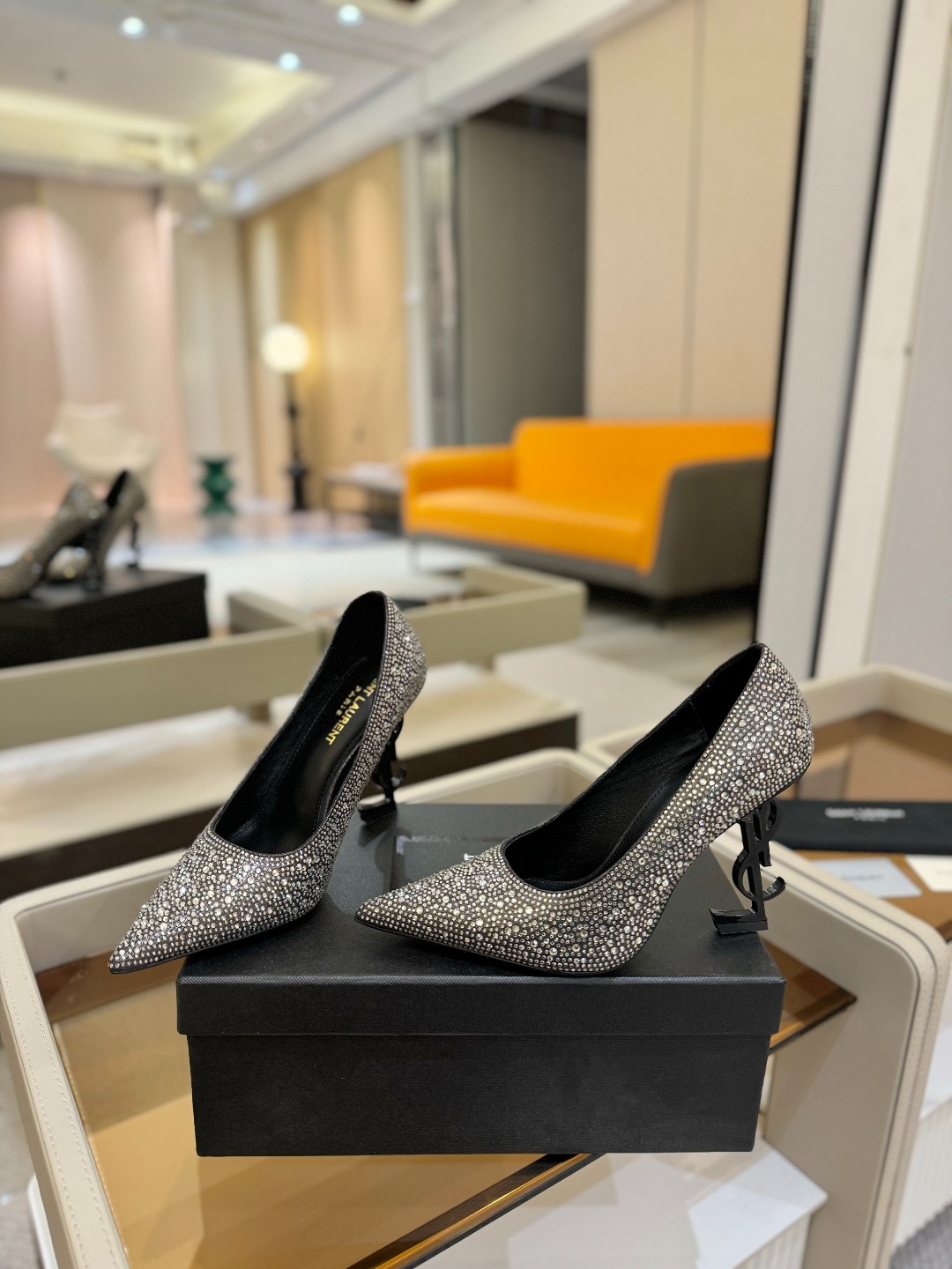 
【Saint Lauren  YSL圣罗兰】
圣罗兰ysl 春夏｜高跟鞋新品🆕
绝美 精致 优雅！上脚