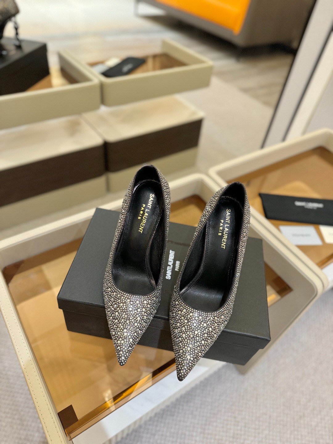 
【Saint Lauren  YSL圣罗兰】
圣罗兰ysl 春夏｜高跟鞋新品🆕
绝美 精致 优雅！上脚