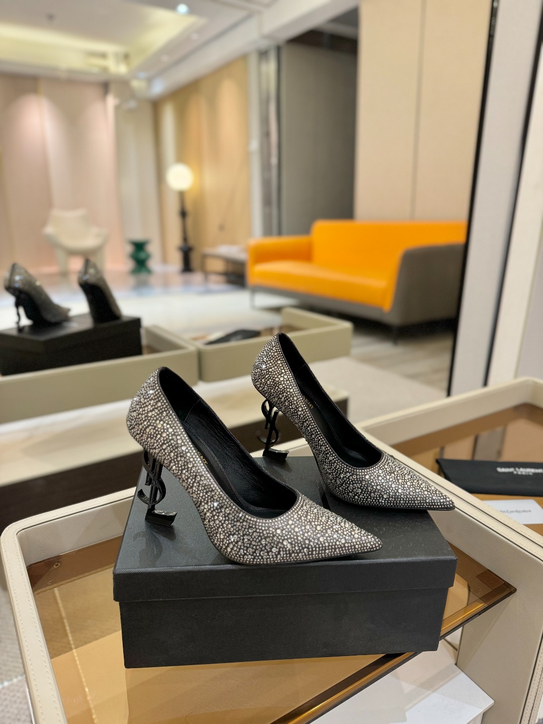 
【Saint Lauren  YSL圣罗兰】
圣罗兰ysl 春夏｜高跟鞋新品🆕
绝美 精致 优雅！上脚