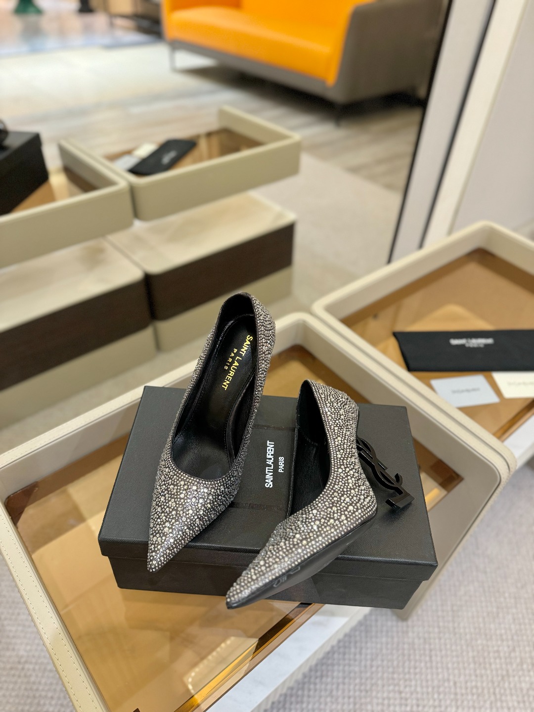 
【Saint Lauren  YSL圣罗兰】
圣罗兰ysl 春夏｜高跟鞋新品🆕
绝美 精致 优雅！上脚