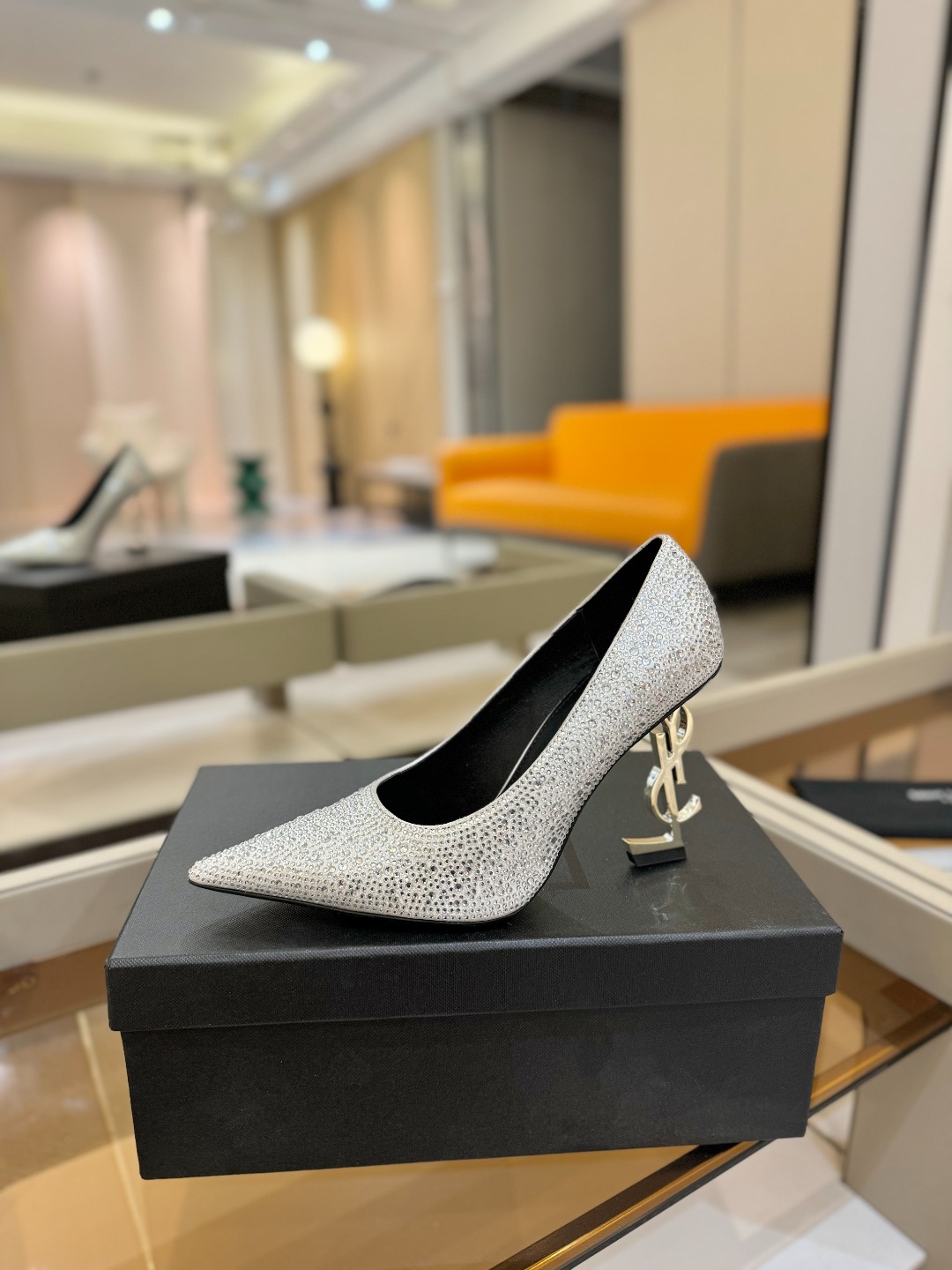 
【Saint Lauren  YSL圣罗兰】
圣罗兰ysl 春夏｜高跟鞋新品🆕
绝美 精致 优雅！上脚