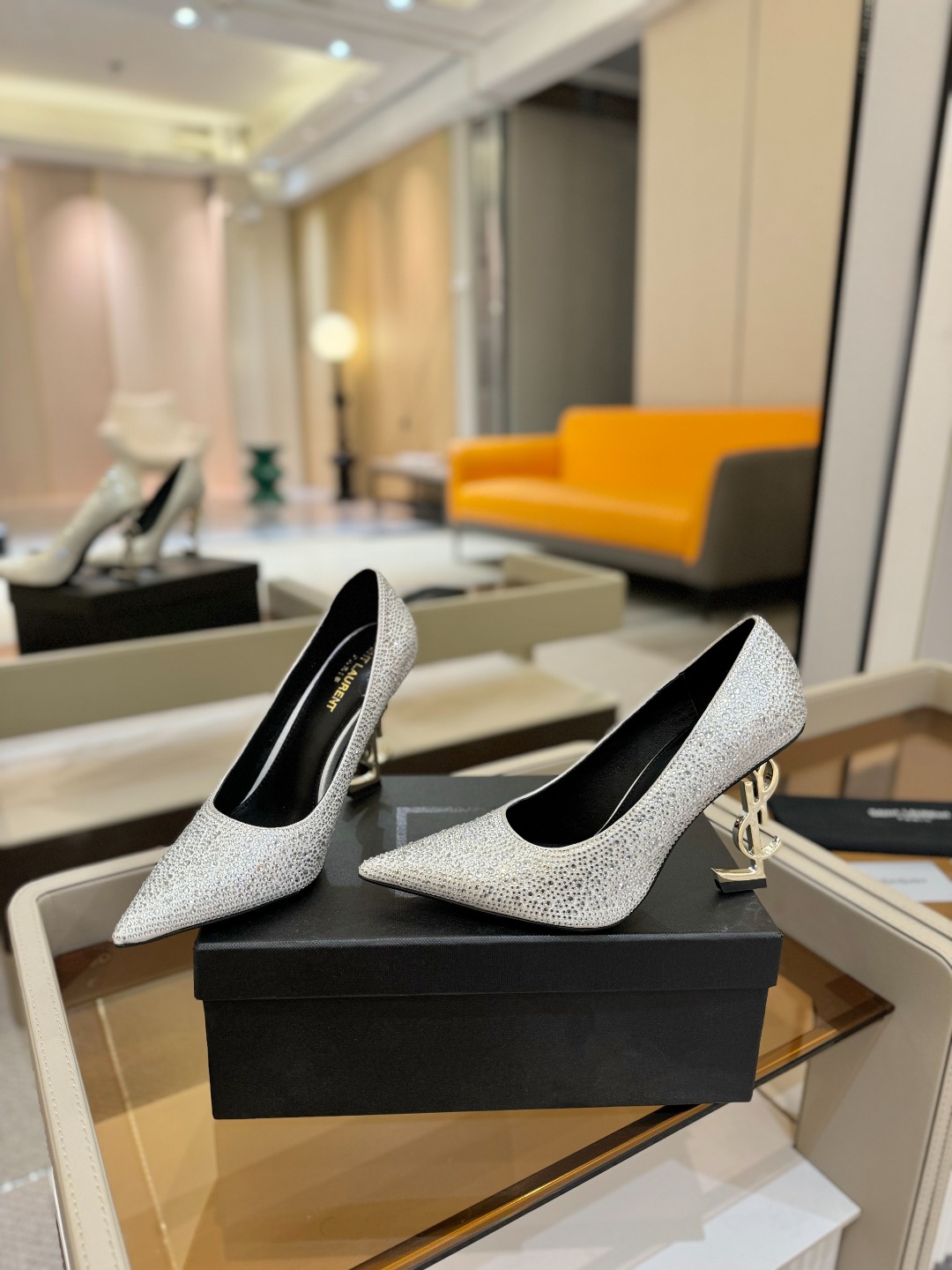 
【Saint Lauren  YSL圣罗兰】
圣罗兰ysl 春夏｜高跟鞋新品🆕
绝美 精致 优雅！上脚