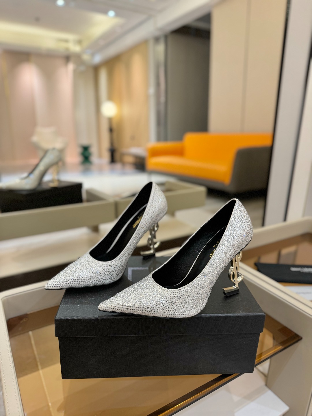 
【Saint Lauren  YSL圣罗兰】
圣罗兰ysl 春夏｜高跟鞋新品🆕
绝美 精致 优雅！上脚