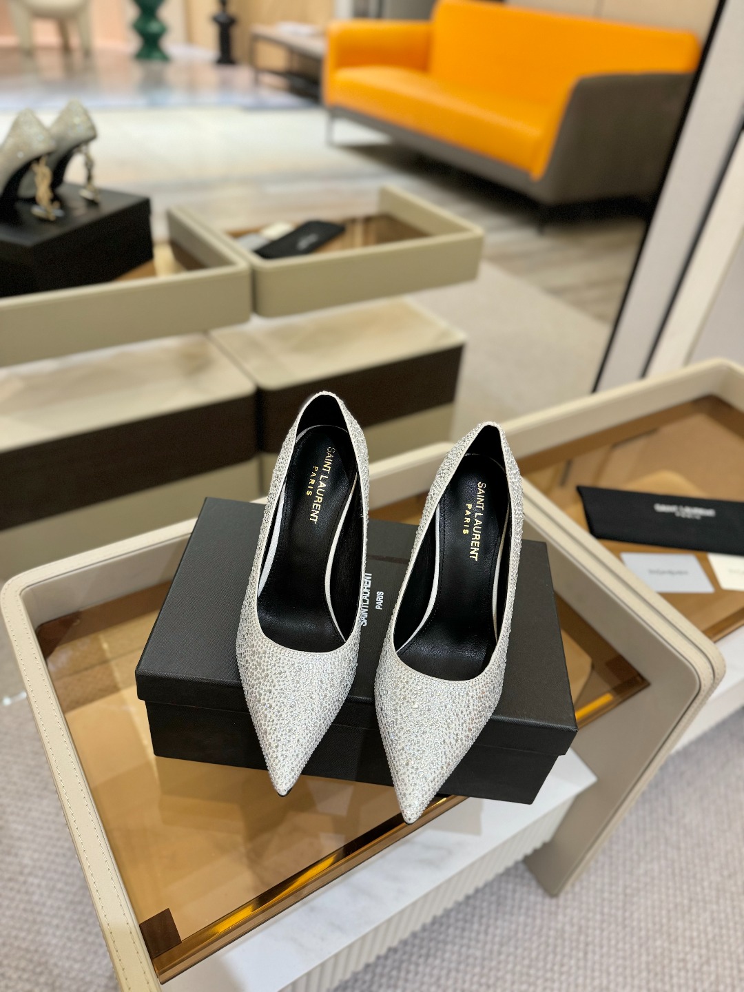 
【Saint Lauren  YSL圣罗兰】
圣罗兰ysl 春夏｜高跟鞋新品🆕
绝美 精致 优雅！上脚