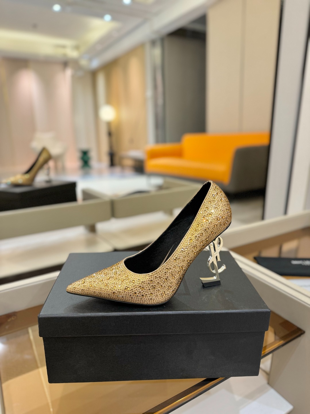 
【Saint Lauren  YSL圣罗兰】
圣罗兰ysl 春夏｜高跟鞋新品🆕
绝美 精致 优雅！上脚