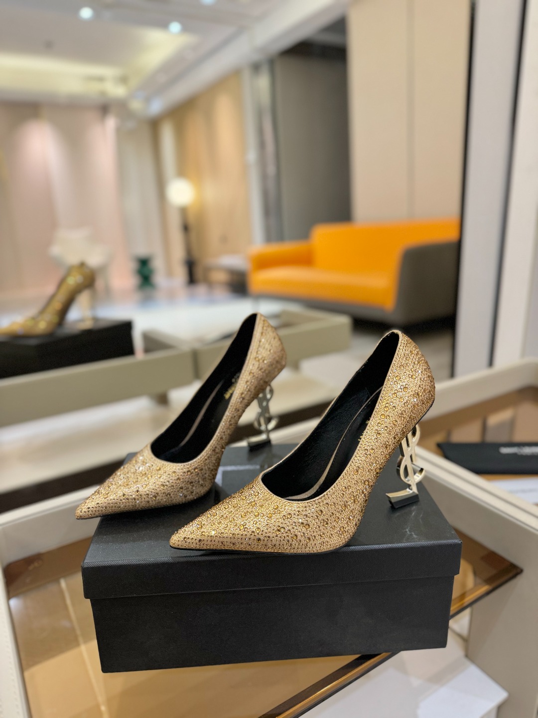 
【Saint Lauren  YSL圣罗兰】
圣罗兰ysl 春夏｜高跟鞋新品🆕
绝美 精致 优雅！上脚