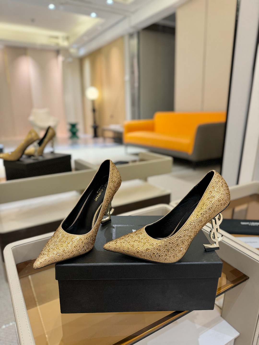
【Saint Lauren  YSL圣罗兰】
圣罗兰ysl 春夏｜高跟鞋新品🆕
绝美 精致 优雅！上脚