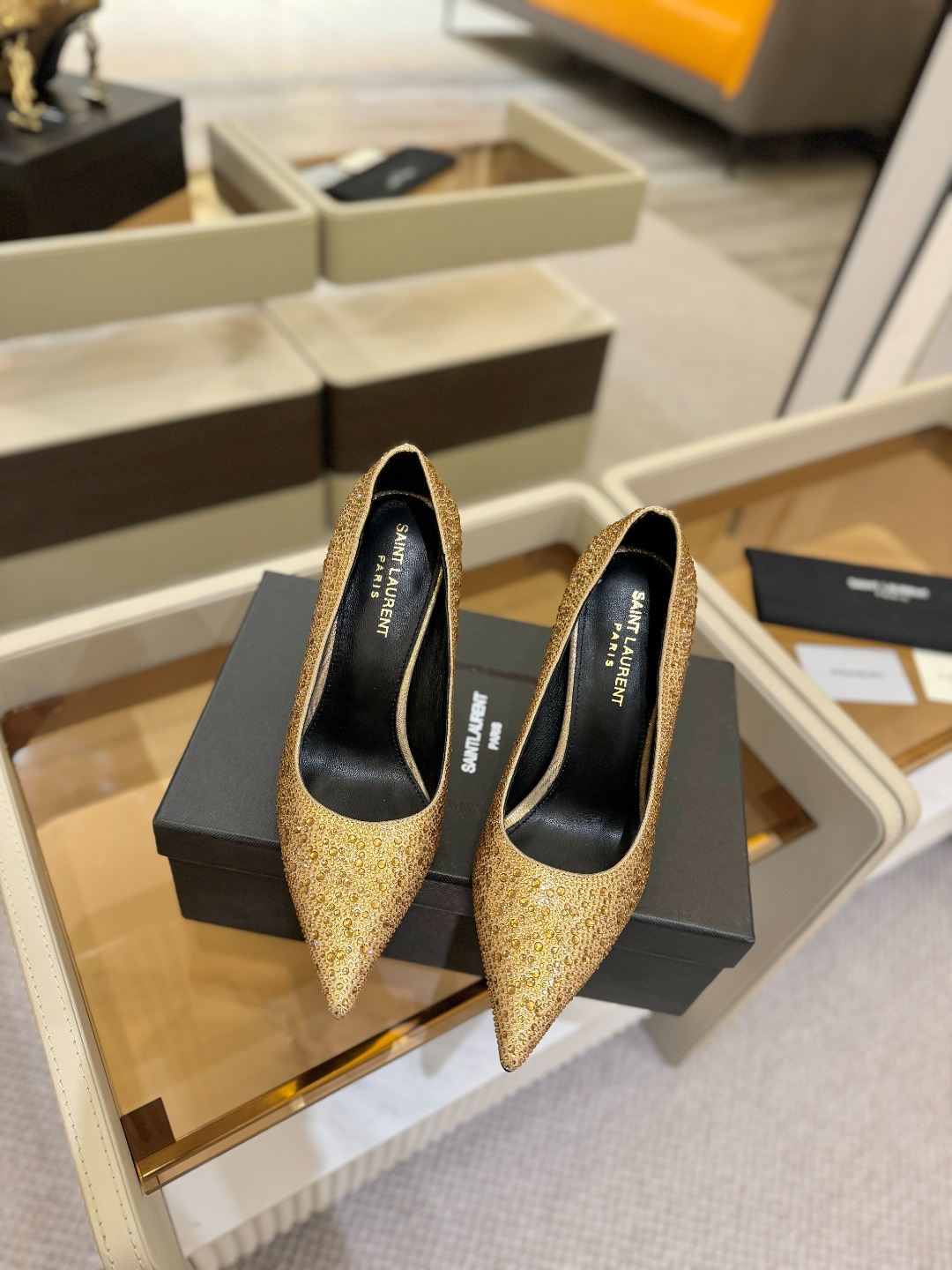 
【Saint Lauren  YSL圣罗兰】
圣罗兰ysl 春夏｜高跟鞋新品🆕
绝美 精致 优雅！上脚
