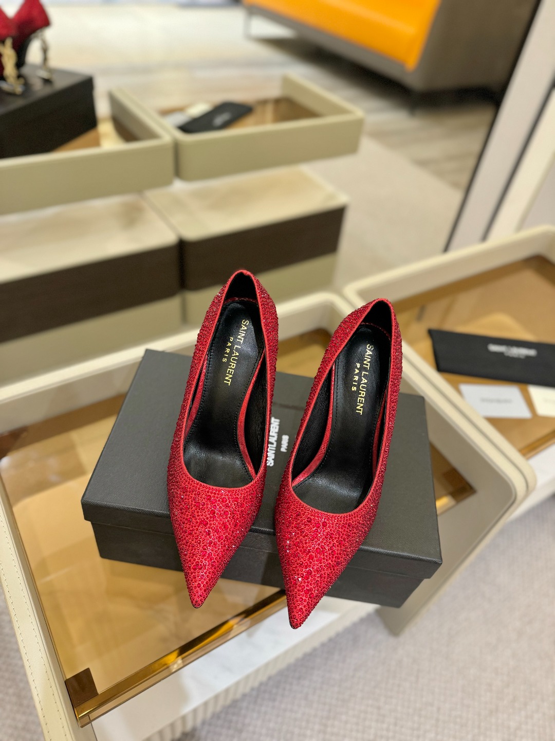 
【Saint Lauren  YSL圣罗兰】
圣罗兰ysl 春夏｜高跟鞋新品🆕
绝美 精致 优雅！上脚