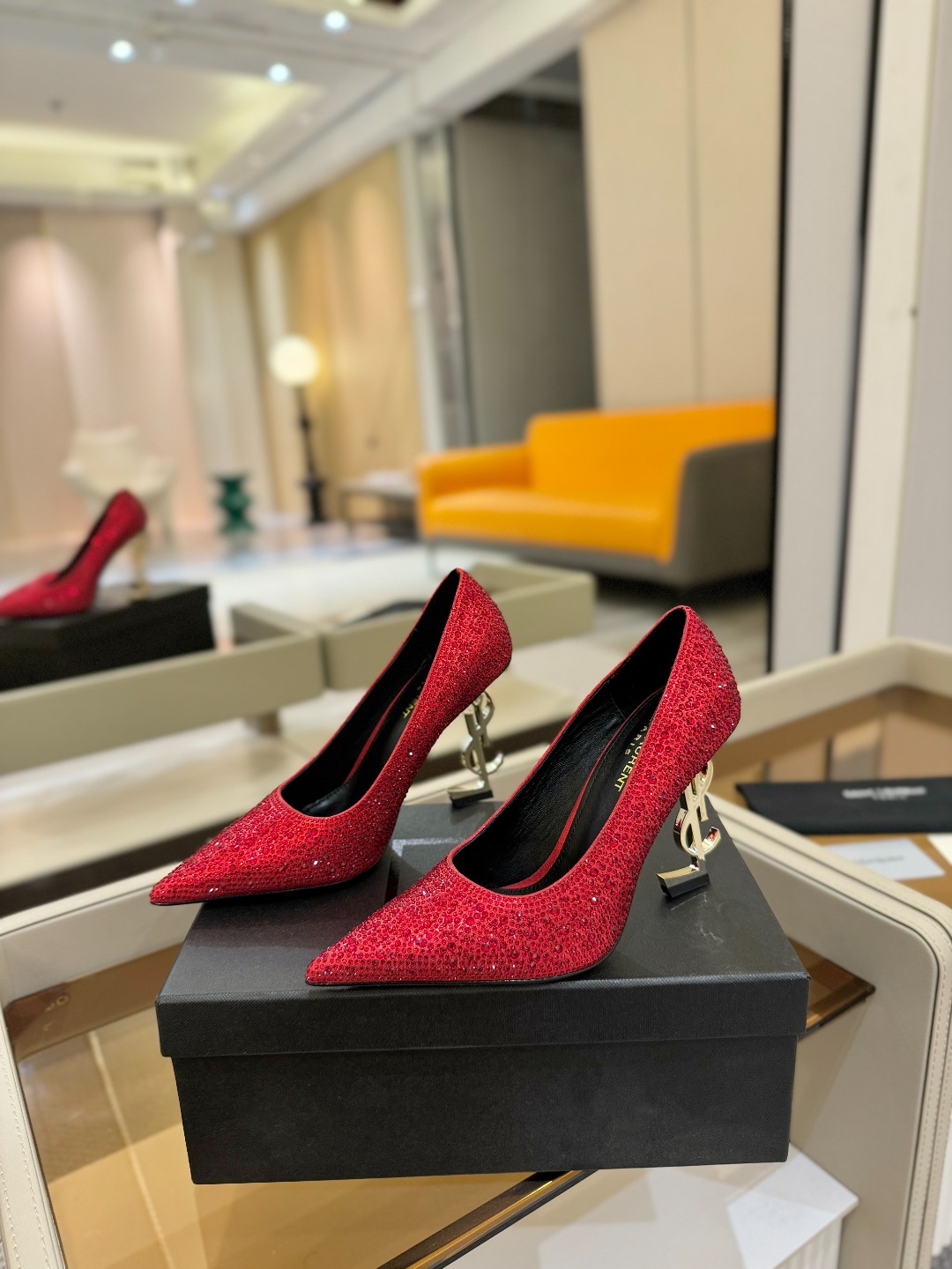 
【Saint Lauren  YSL圣罗兰】
圣罗兰ysl 春夏｜高跟鞋新品🆕
绝美 精致 优雅！上脚