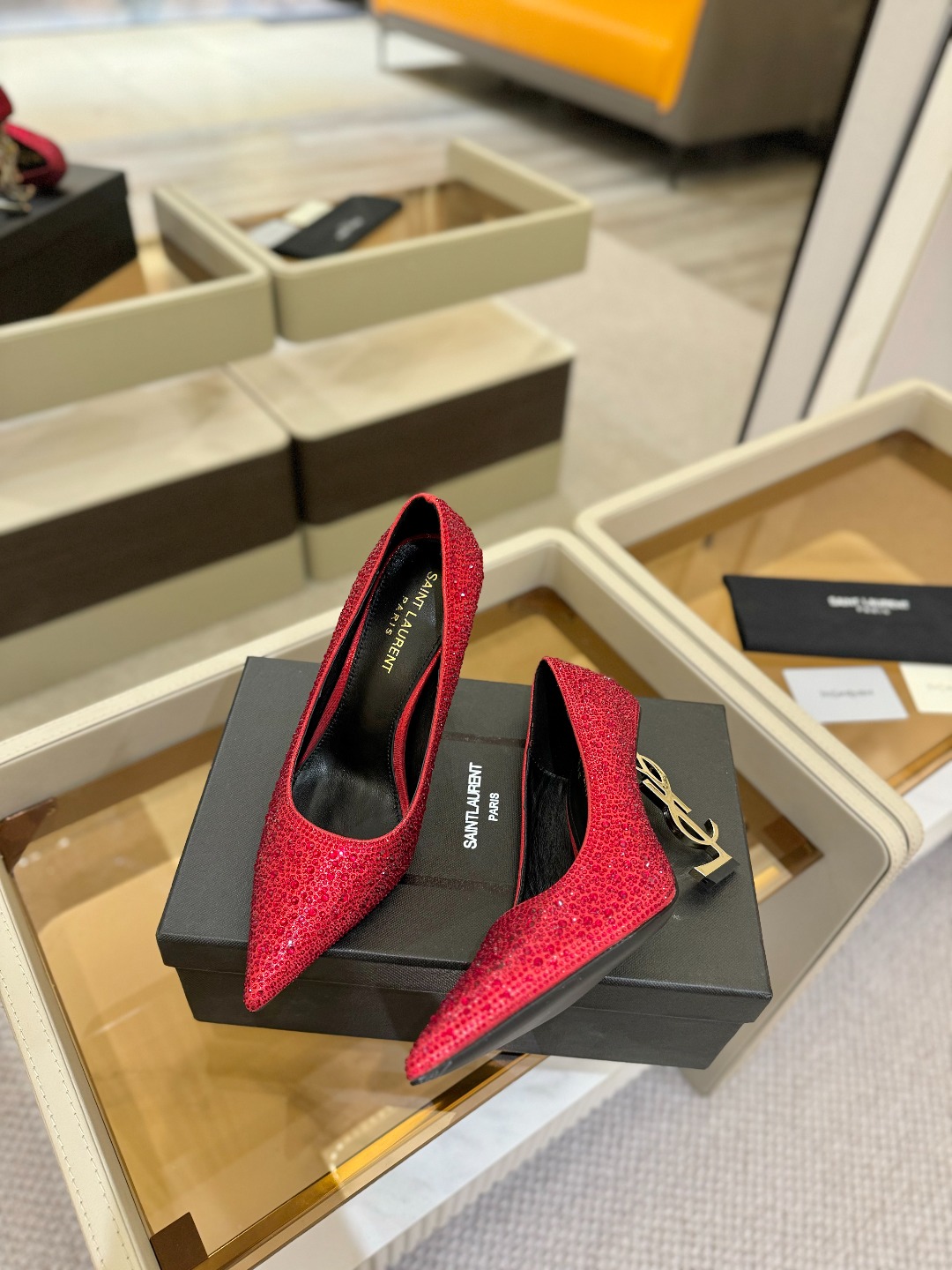 
【Saint Lauren  YSL圣罗兰】
圣罗兰ysl 春夏｜高跟鞋新品🆕
绝美 精致 优雅！上脚