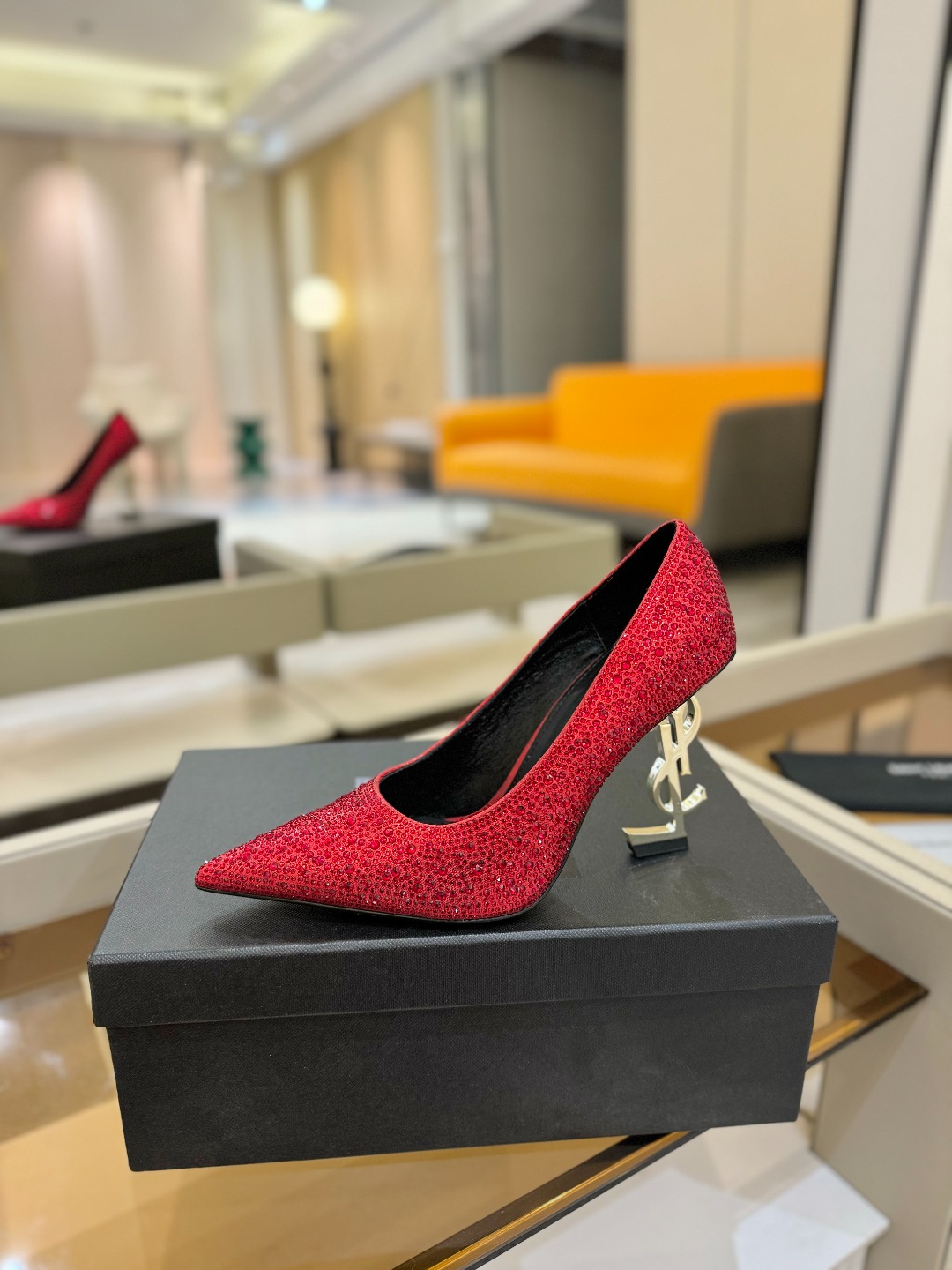 
【Saint Lauren  YSL圣罗兰】
圣罗兰ysl 春夏｜高跟鞋新品🆕
绝美 精致 优雅！上脚