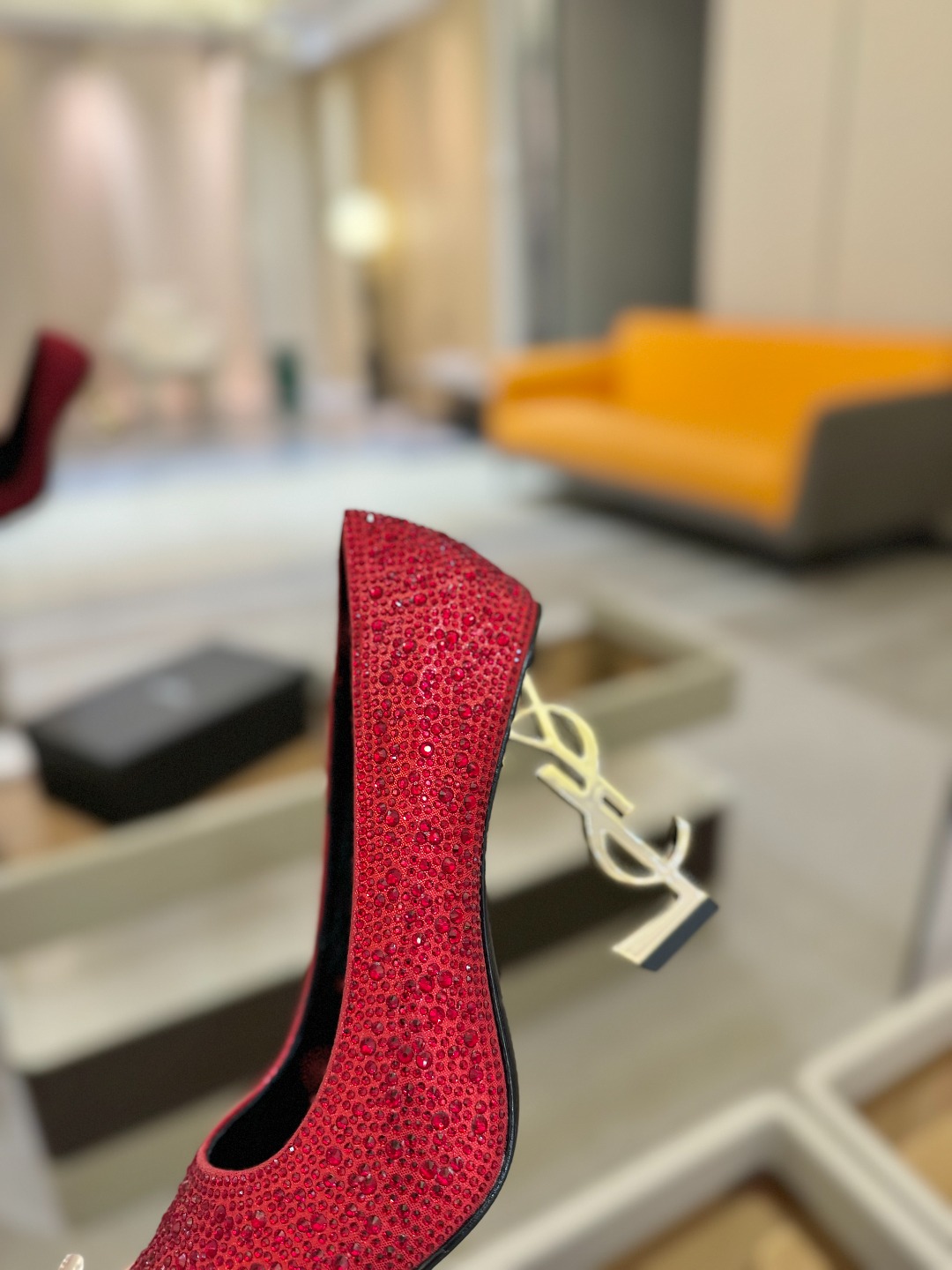 
【Saint Lauren  YSL圣罗兰】
圣罗兰ysl 春夏｜高跟鞋新品🆕
绝美 精致 优雅！上脚
