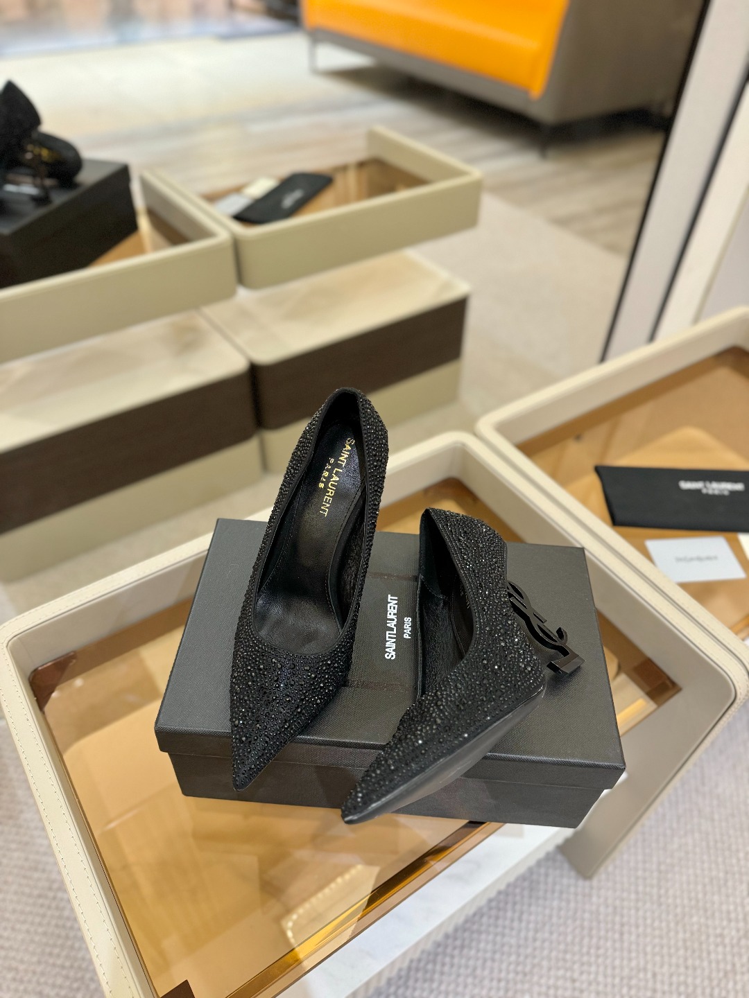 
【Saint Lauren  YSL圣罗兰】
圣罗兰ysl 春夏｜高跟鞋新品🆕
绝美 精致 优雅！上脚