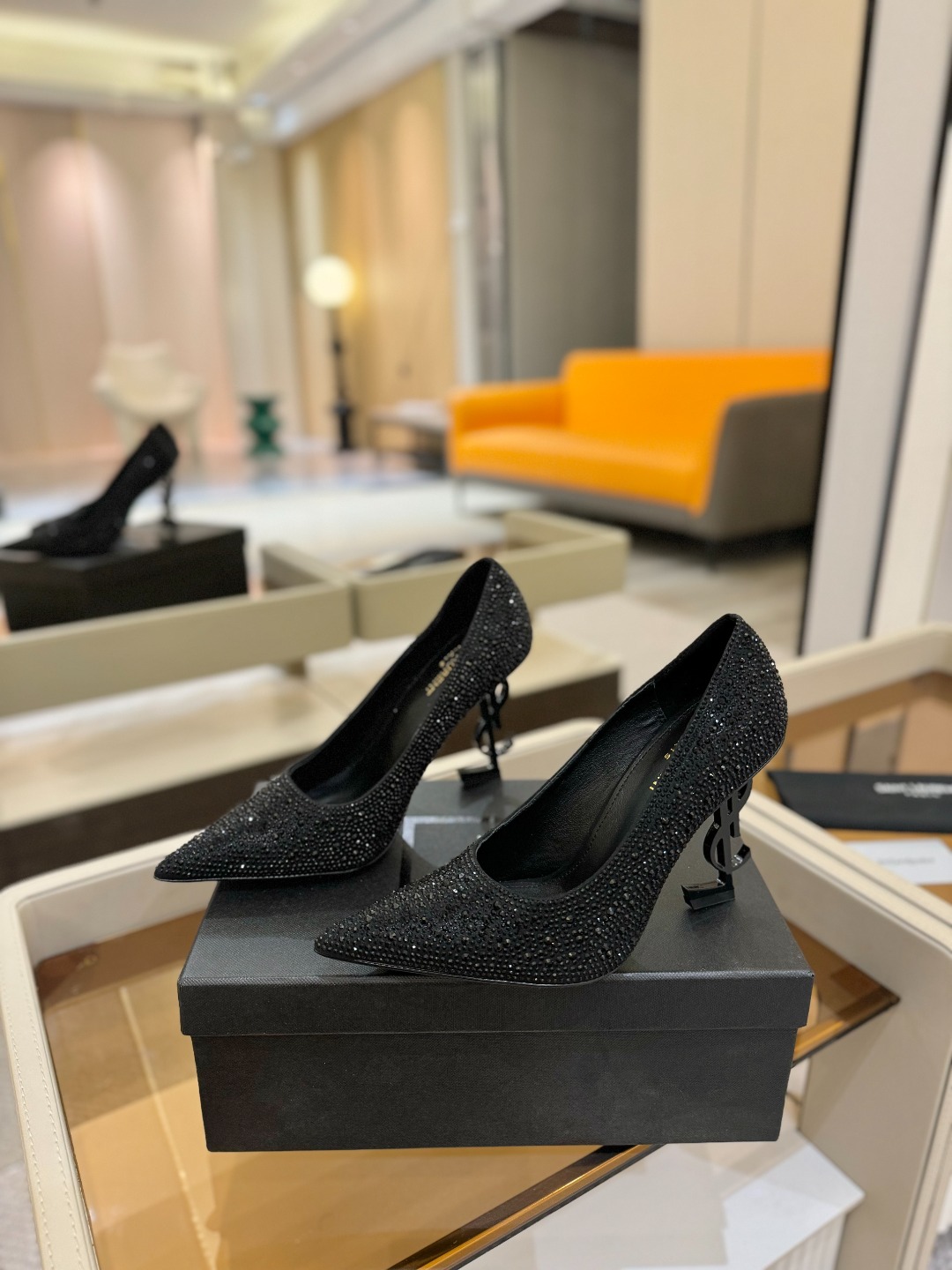 
【Saint Lauren  YSL圣罗兰】
圣罗兰ysl 春夏｜高跟鞋新品🆕
绝美 精致 优雅！上脚