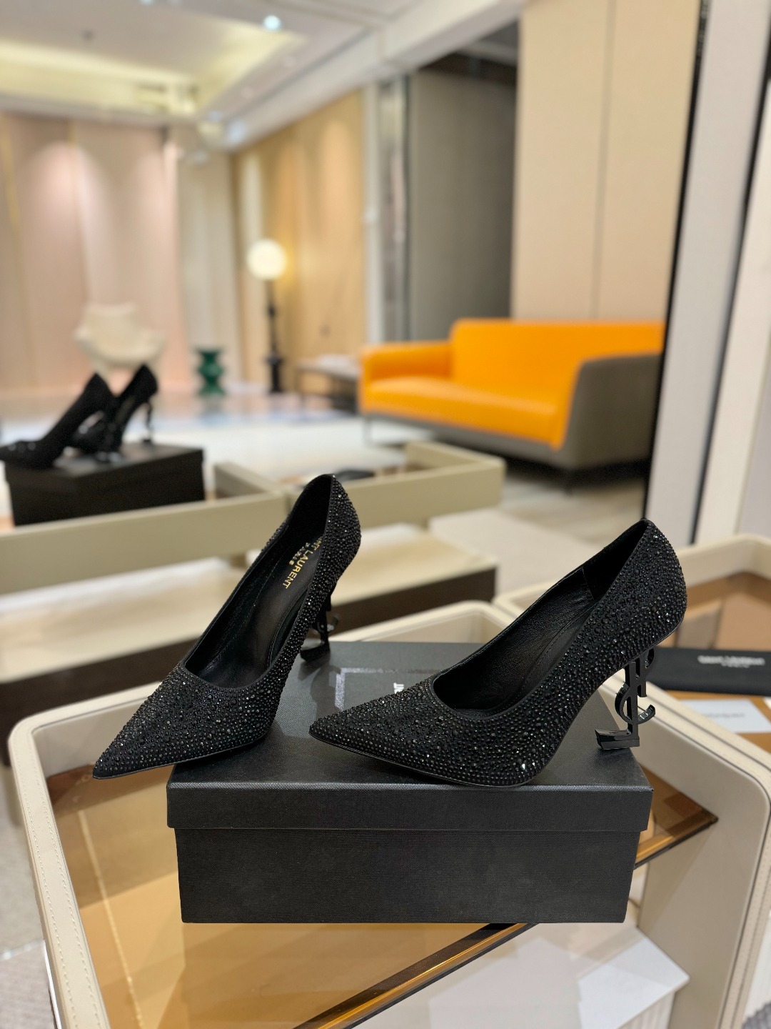 
【Saint Lauren  YSL圣罗兰】
圣罗兰ysl 春夏｜高跟鞋新品🆕
绝美 精致 优雅！上脚