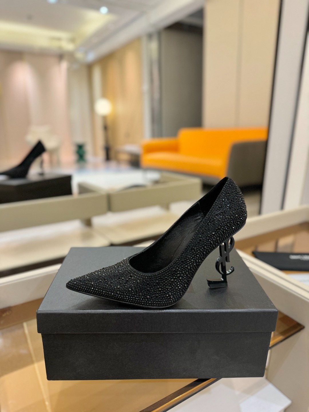 
【Saint Lauren  YSL圣罗兰】
圣罗兰ysl 春夏｜高跟鞋新品🆕
绝美 精致 优雅！上脚