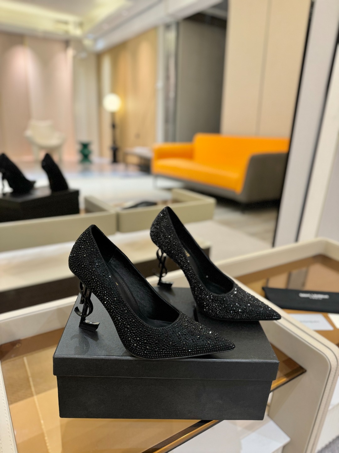 
【Saint Lauren  YSL圣罗兰】
圣罗兰ysl 春夏｜高跟鞋新品🆕
绝美 精致 优雅！上脚
