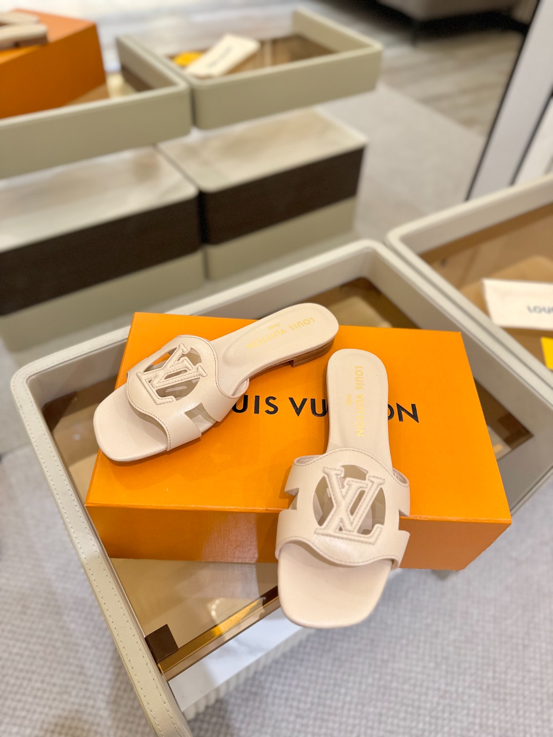 
                               Louis Vuitton
      