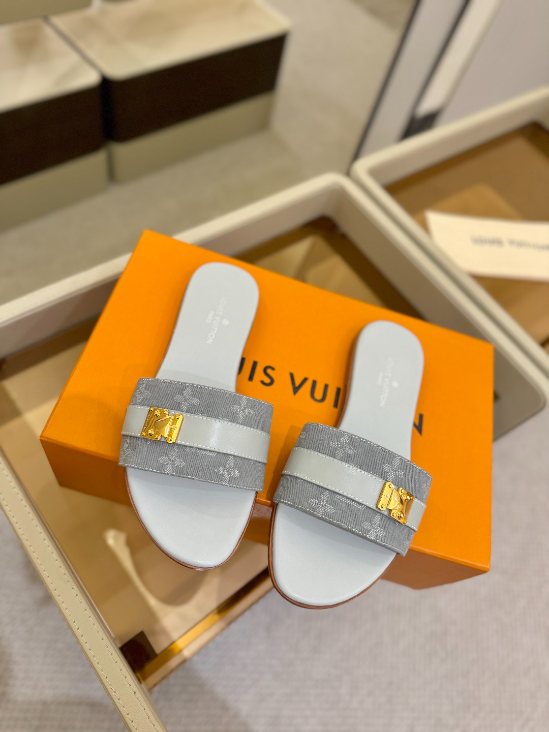 
                               Louis Vuitton
      