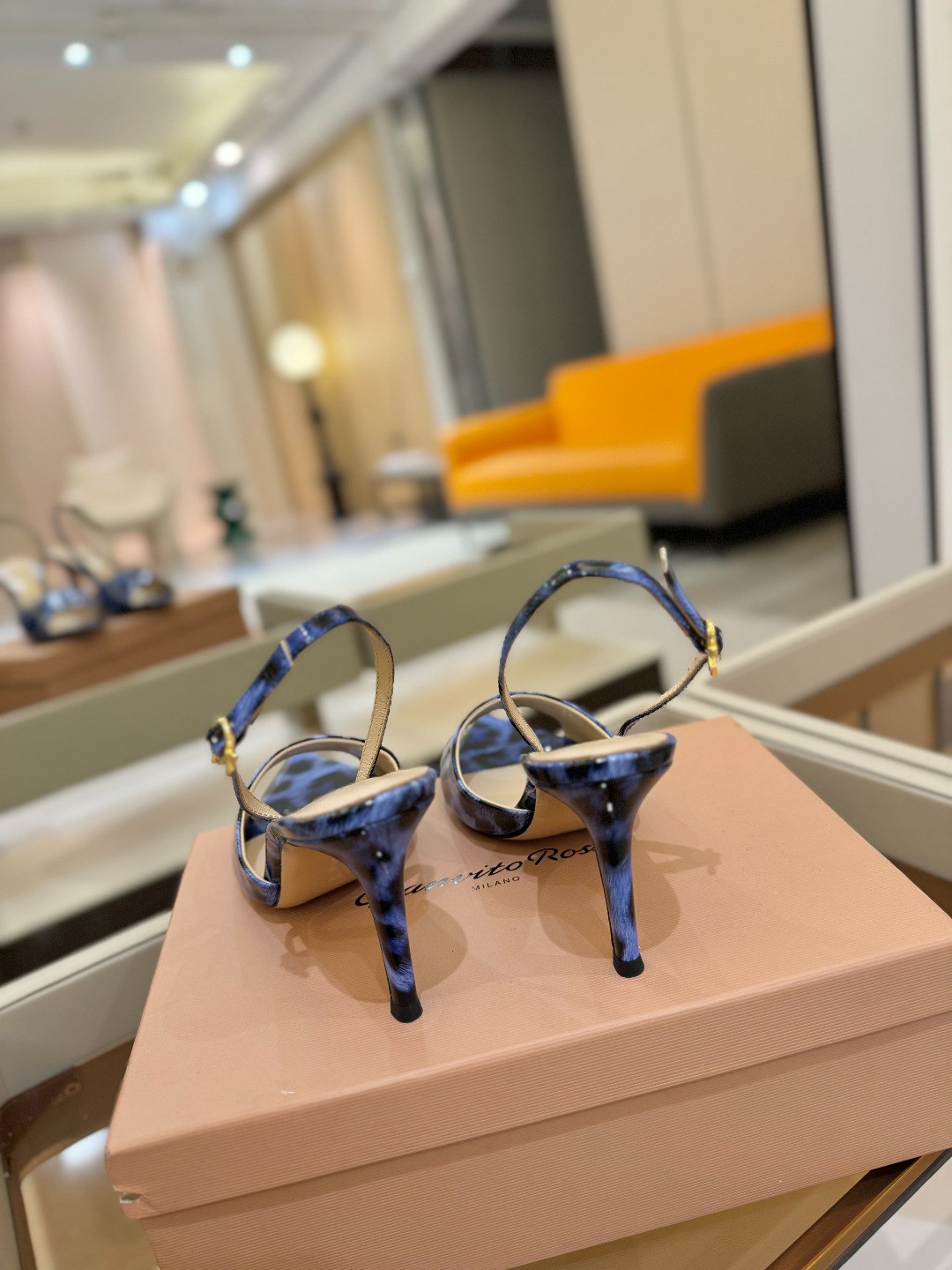 
gianvito rossi 
👠2025新款凉鞋
顶级版本
代购品质
🐆✨这双尖头高跟凉鞋，把野性与