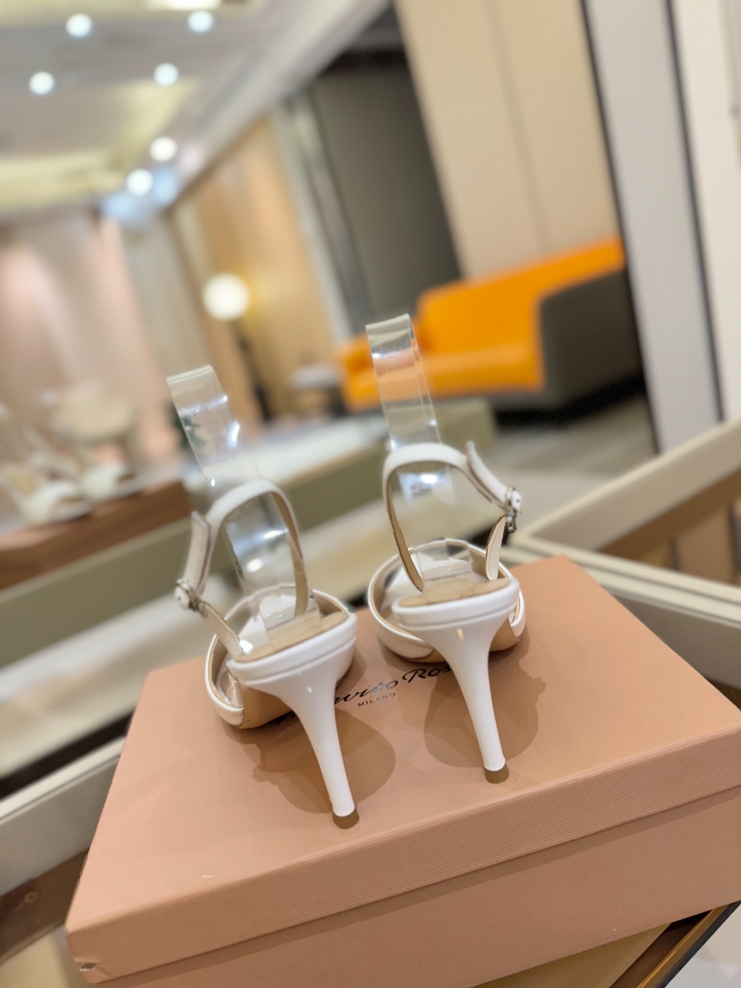 
gianvito rossi 
👠2025新款凉鞋
顶级版本
代购品质
🐆✨这双尖头高跟凉鞋，把野性与