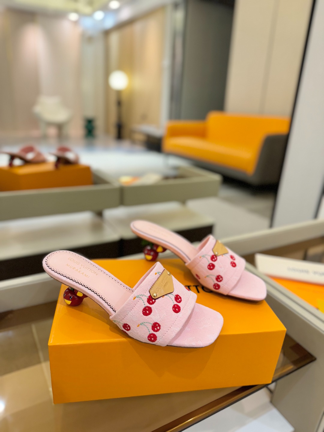 Louis Vuitton 2025 款官网系列！完美楦型、新元素樱桃电绣装饰更显优雅气质、上脚舒适好看