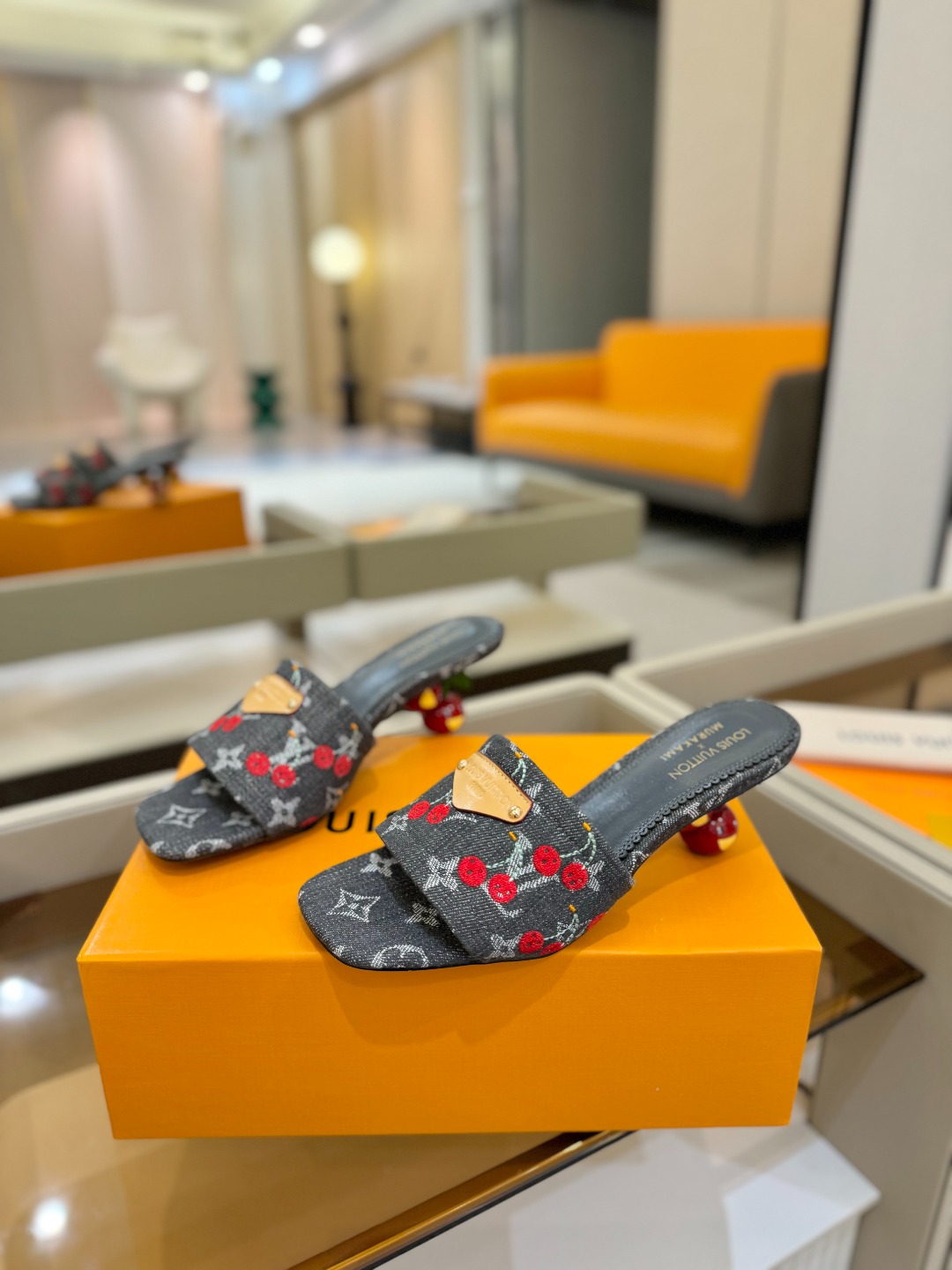 Louis Vuitton 2025 款官网系列！完美楦型、新元素樱桃电绣装饰更显优雅气质、上脚舒适好看