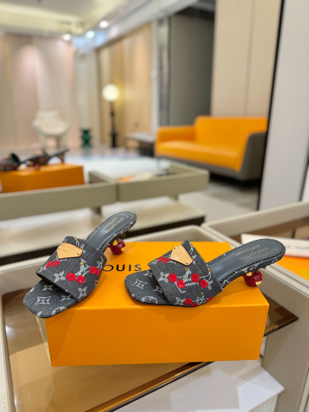 Louis Vuitton 2025 款官网系列！完美楦型、新元素樱桃电绣装饰更显优雅气质、上脚舒适好看