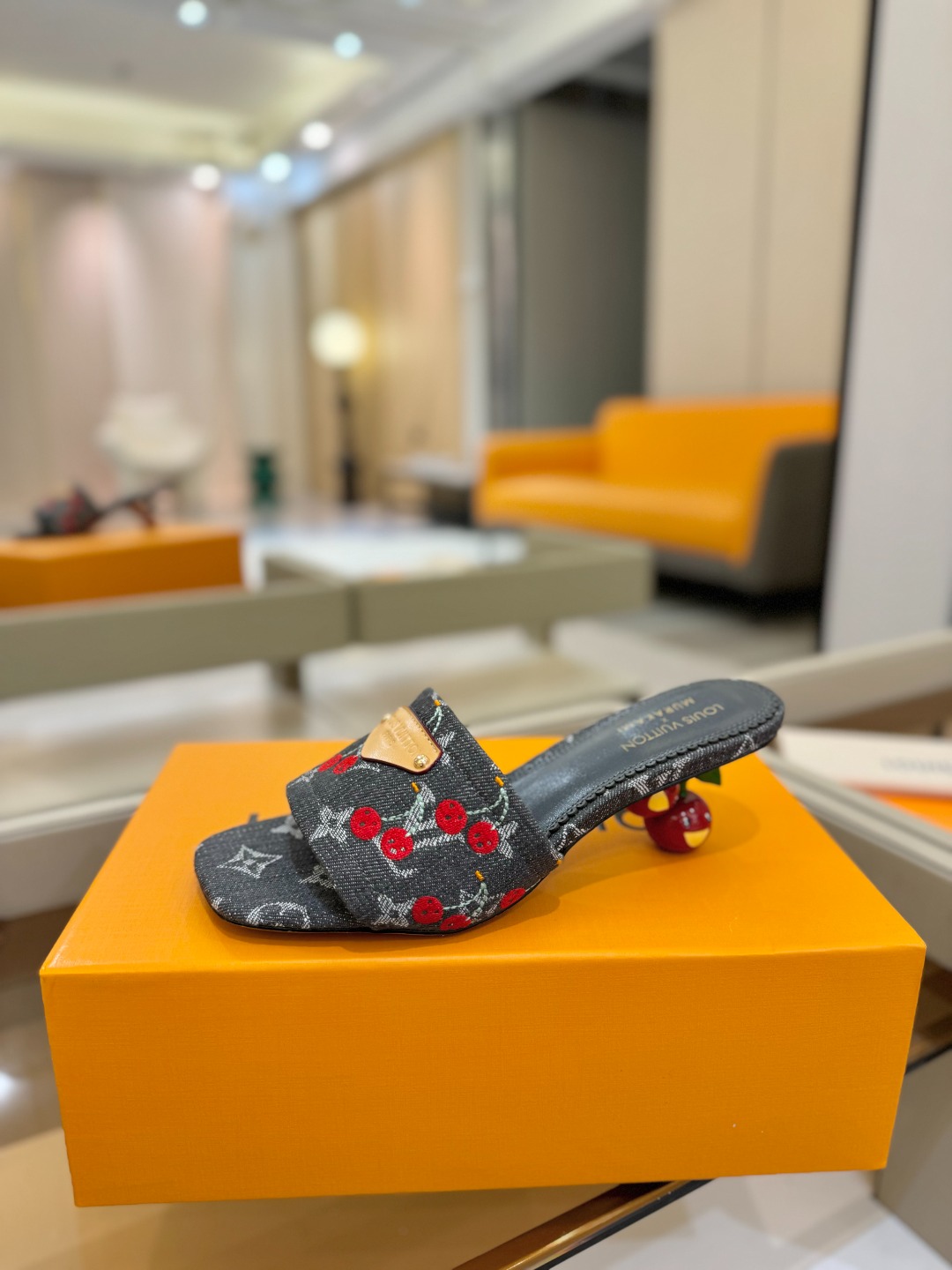 Louis Vuitton 2025 款官网系列！完美楦型、新元素樱桃电绣装饰更显优雅气质、上脚舒适好看