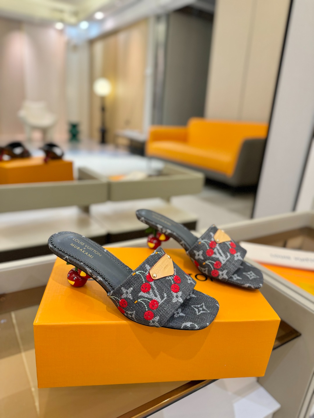 Louis Vuitton 2025 款官网系列！完美楦型、新元素樱桃电绣装饰更显优雅气质、上脚舒适好看