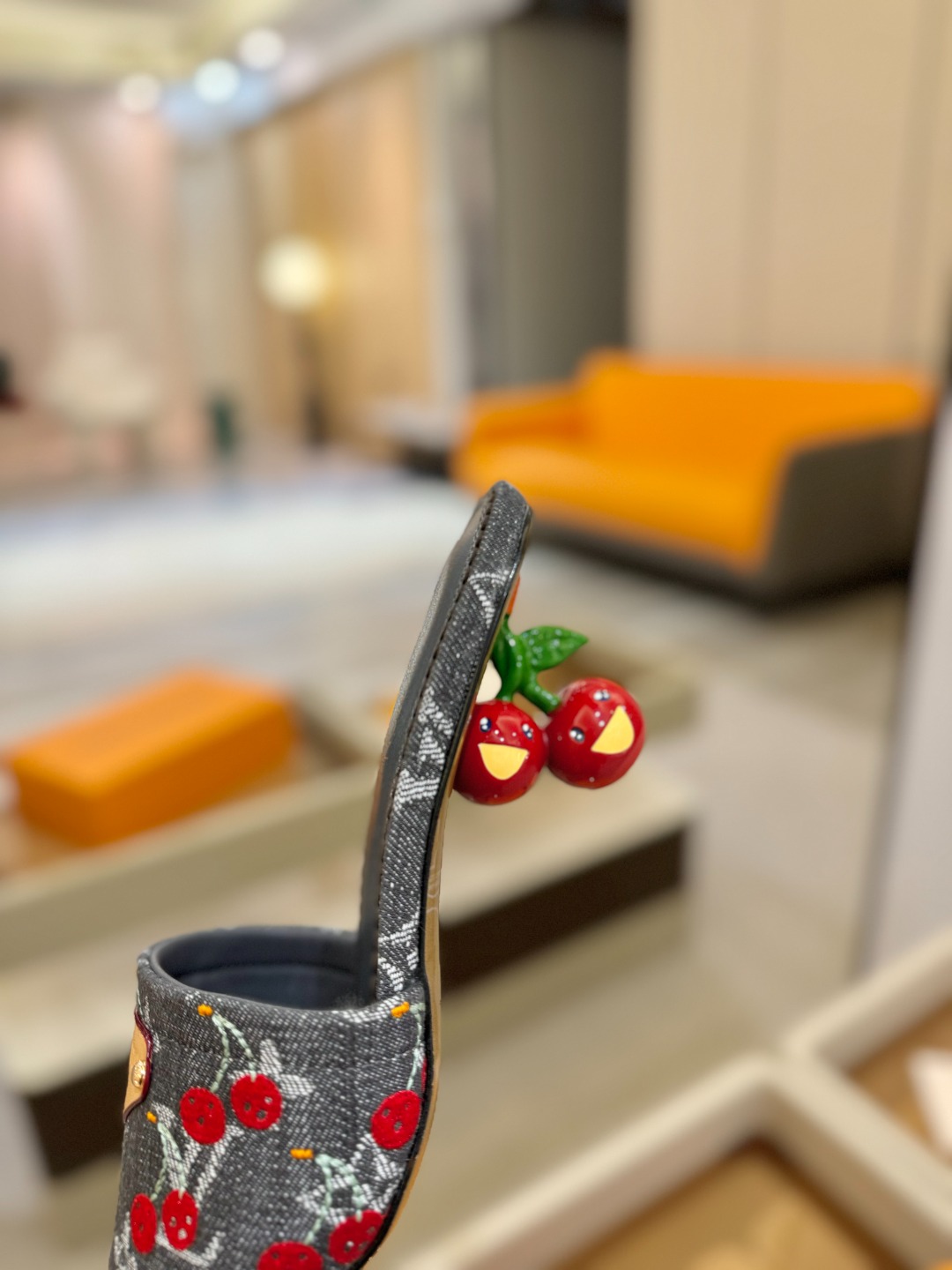 Louis Vuitton 2025 款官网系列！完美楦型、新元素樱桃电绣装饰更显优雅气质、上脚舒适好看