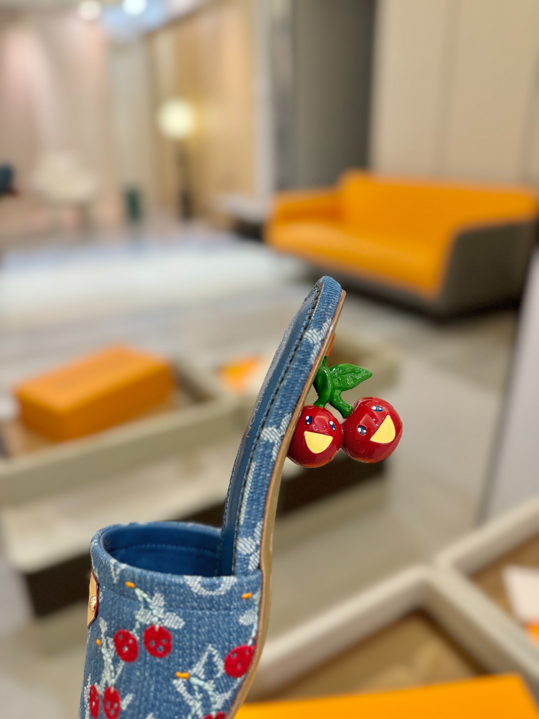 Louis Vuitton 2025 款官网系列！完美楦型、新元素樱桃电绣装饰更显优雅气质、上脚舒适好看