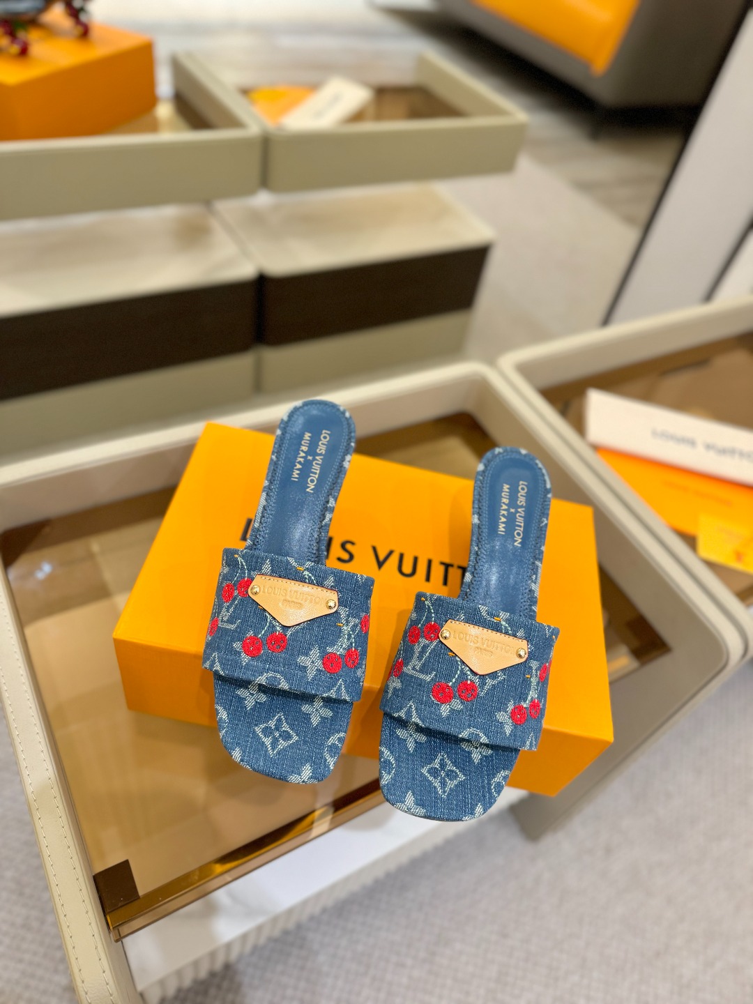 Louis Vuitton 2025 款官网系列！完美楦型、新元素樱桃电绣装饰更显优雅气质、上脚舒适好看