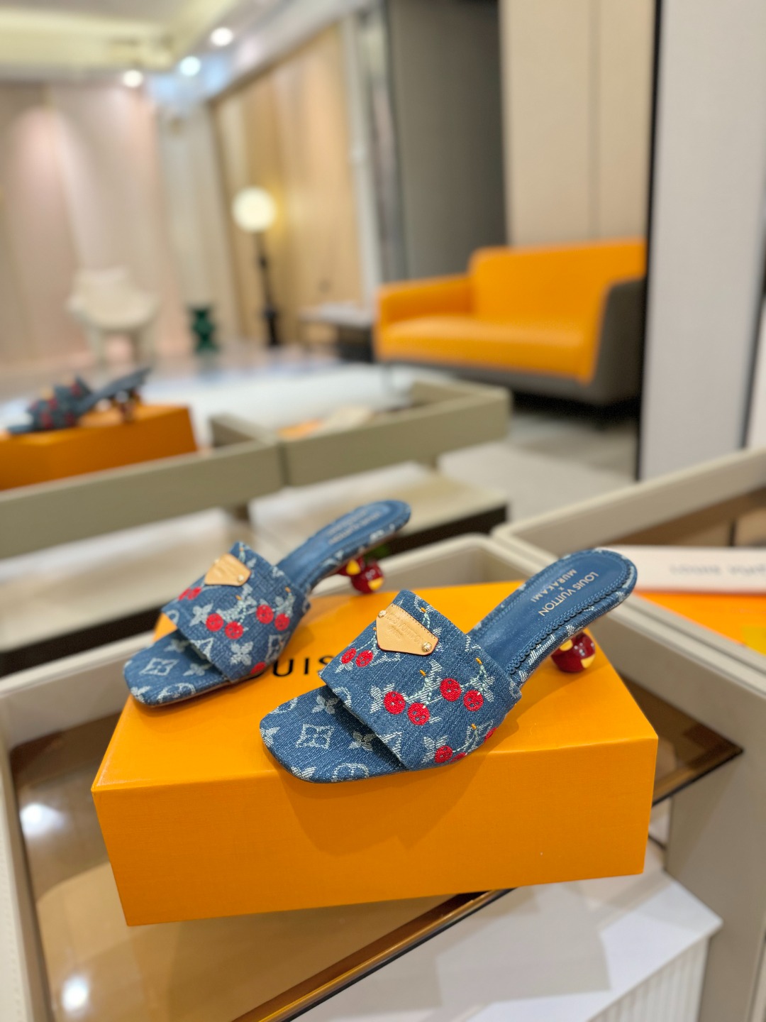 Louis Vuitton 2025 款官网系列！完美楦型、新元素樱桃电绣装饰更显优雅气质、上脚舒适好看