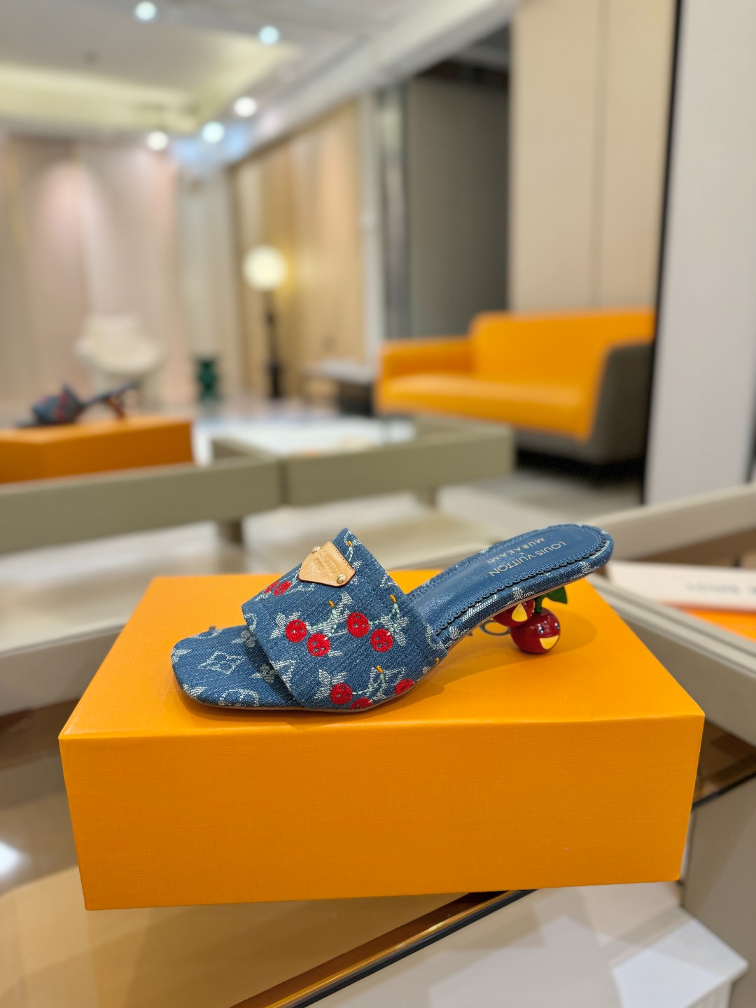 Louis Vuitton 2025 款官网系列！完美楦型、新元素樱桃电绣装饰更显优雅气质、上脚舒适好看