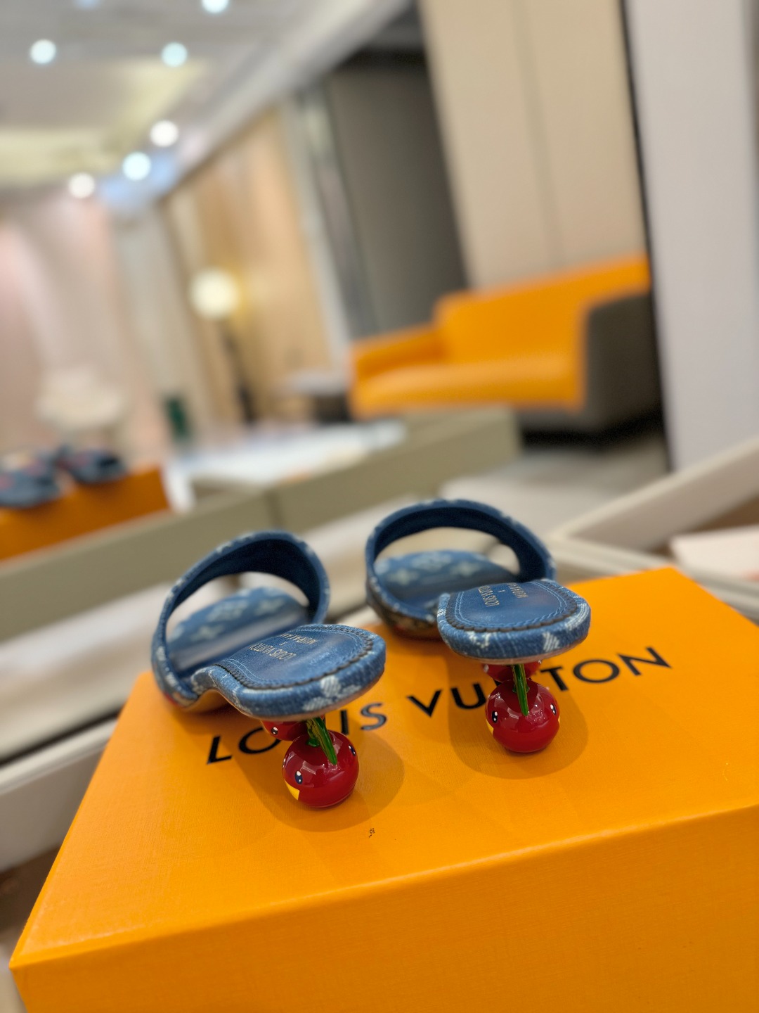 Louis Vuitton 2025 款官网系列！完美楦型、新元素樱桃电绣装饰更显优雅气质、上脚舒适好看