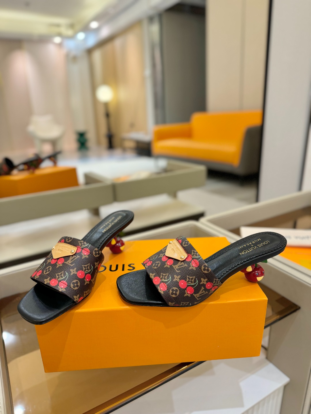 Louis Vuitton 2025 款官网系列！完美楦型、新元素樱桃电绣装饰更显优雅气质、上脚舒适好看