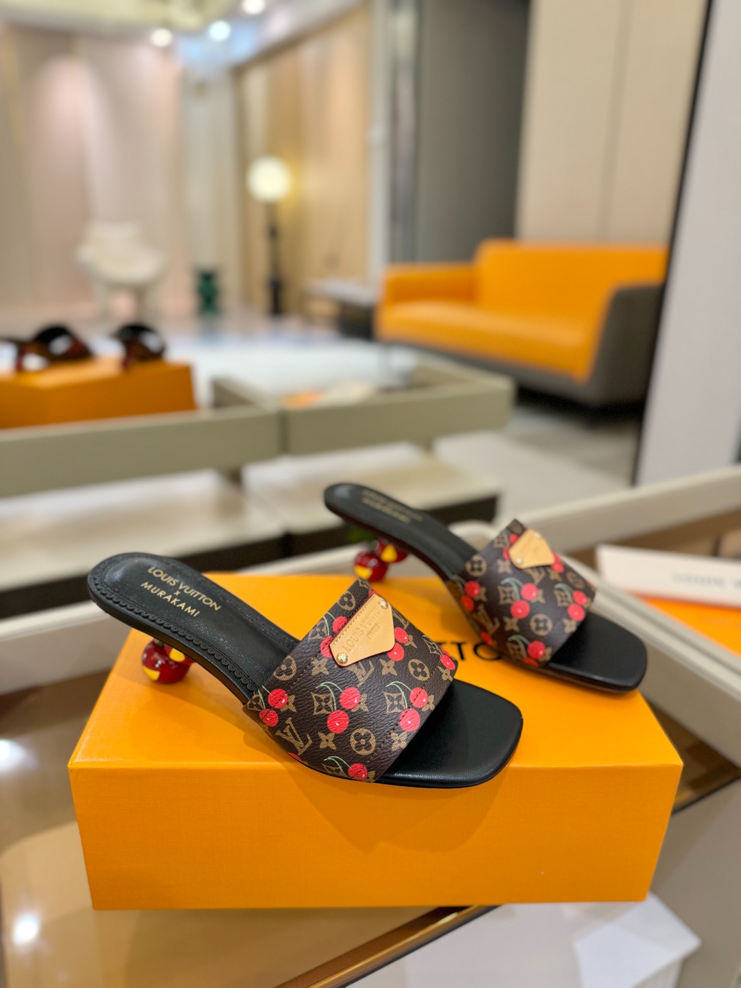 Louis Vuitton 2025 款官网系列！完美楦型、新元素樱桃电绣装饰更显优雅气质、上脚舒适好看