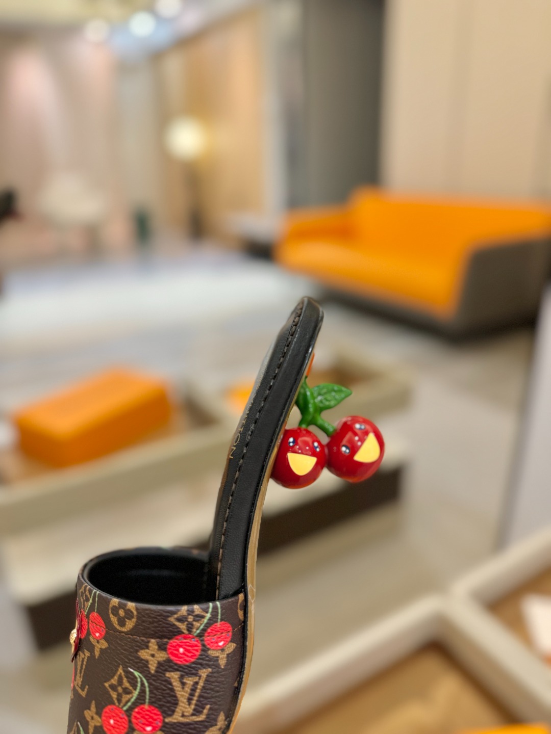 Louis Vuitton 2025 款官网系列！完美楦型、新元素樱桃电绣装饰更显优雅气质、上脚舒适好看