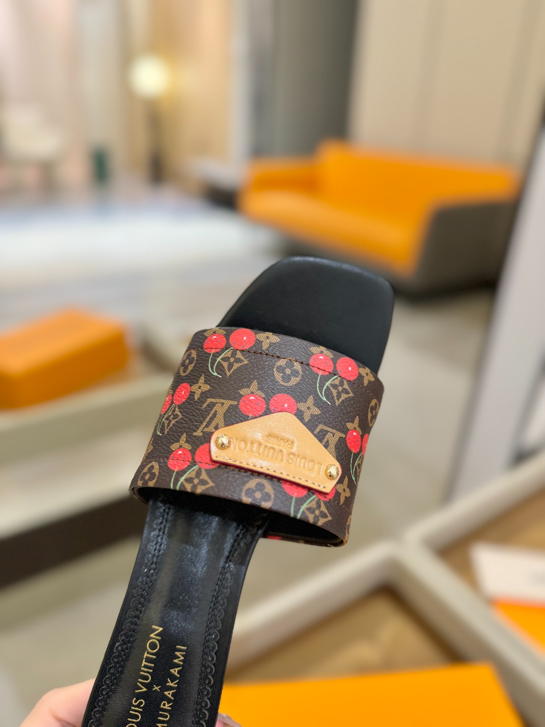 Louis Vuitton 2025 款官网系列！完美楦型、新元素樱桃电绣装饰更显优雅气质、上脚舒适好看