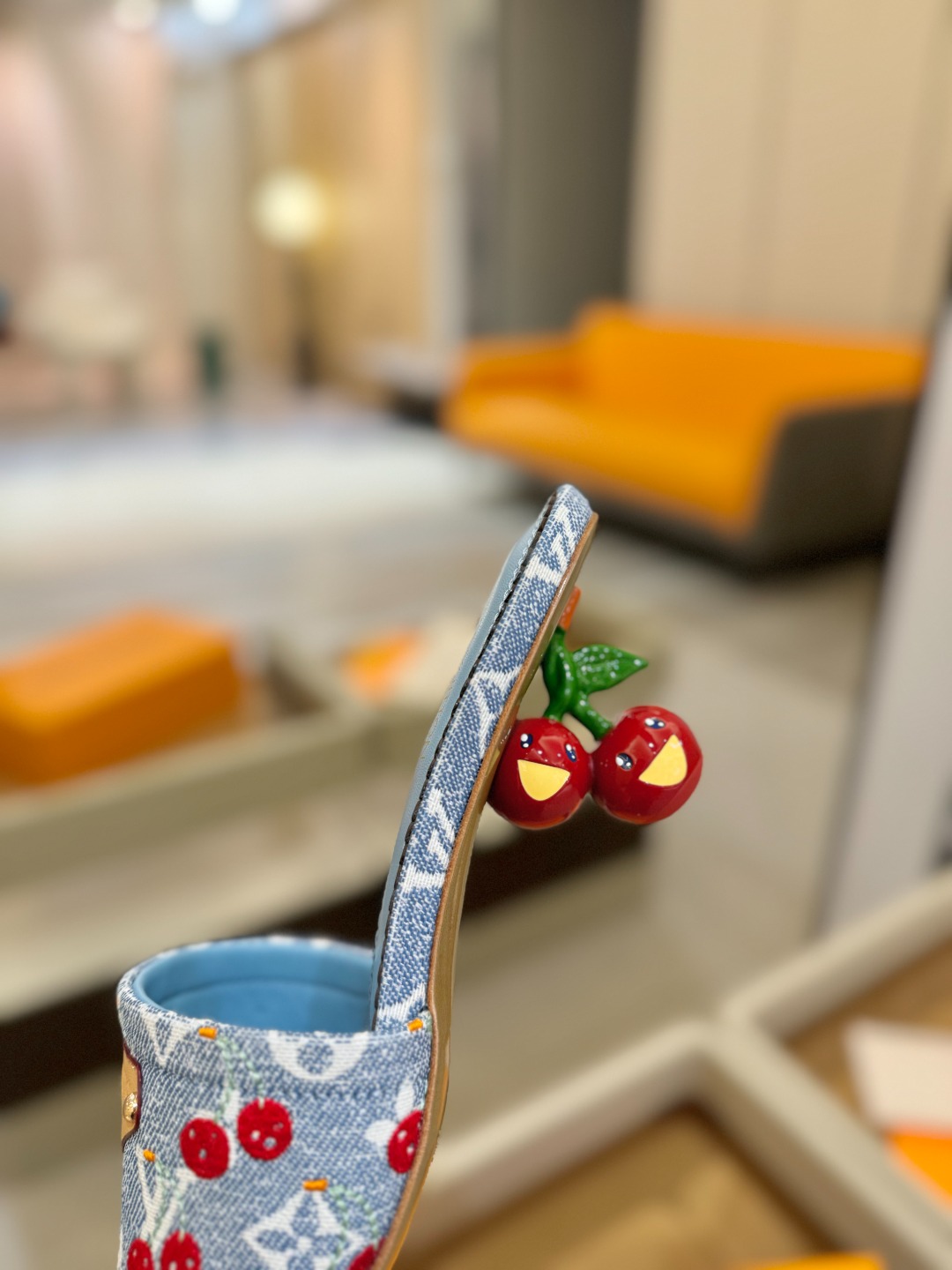 Louis Vuitton 2025 款官网系列！完美楦型、新元素樱桃电绣装饰更显优雅气质、上脚舒适好看