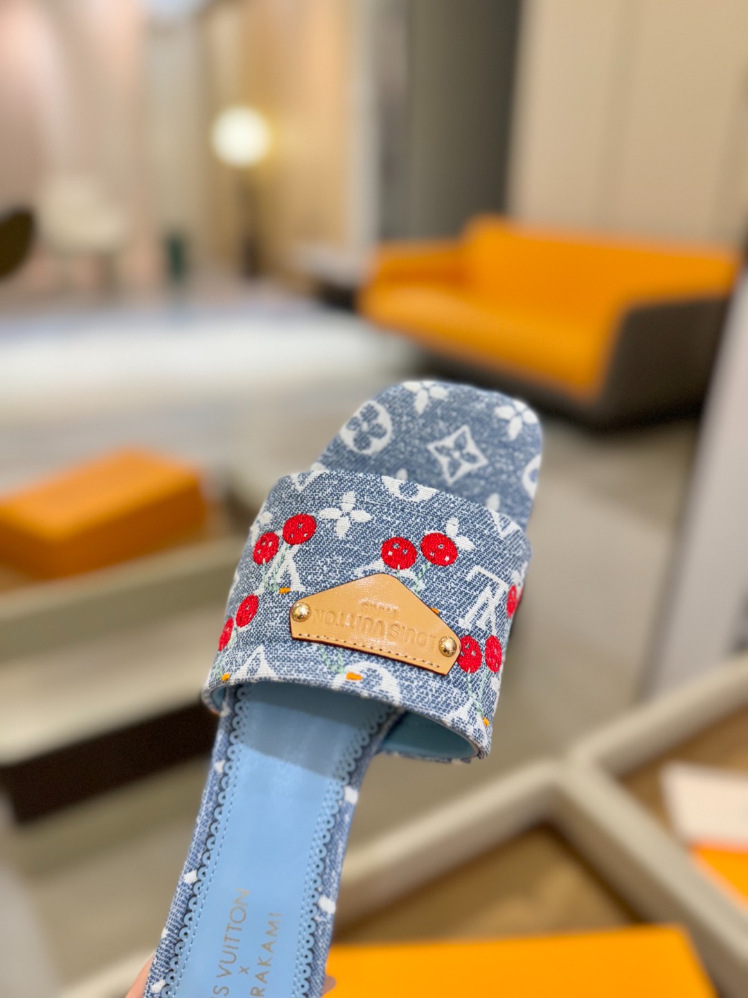 Louis Vuitton 2025 款官网系列！完美楦型、新元素樱桃电绣装饰更显优雅气质、上脚舒适好看