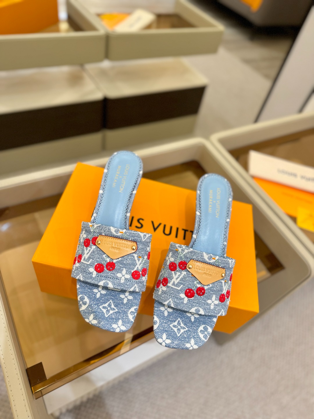 Louis Vuitton 2025 款官网系列！完美楦型、新元素樱桃电绣装饰更显优雅气质、上脚舒适好看